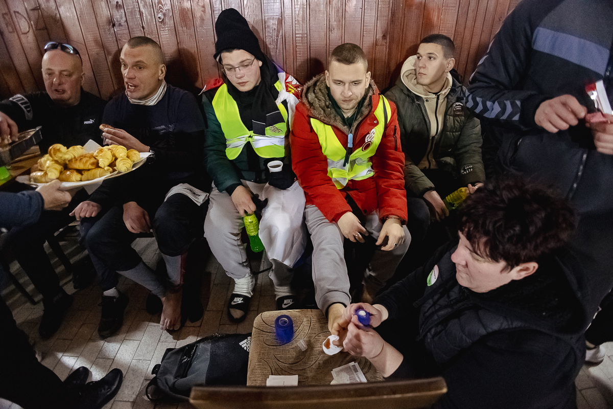 Cum protestează studenții sârbi prin marș și de ce strigă numele Laurei Kovesi