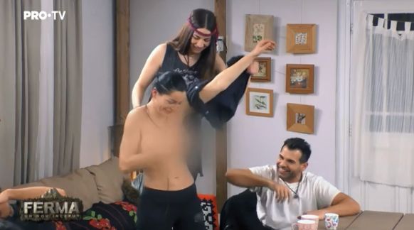 Brigitte Sfăt, topless la Ferma. Toți au fost cu ochii pe ea | FOTO