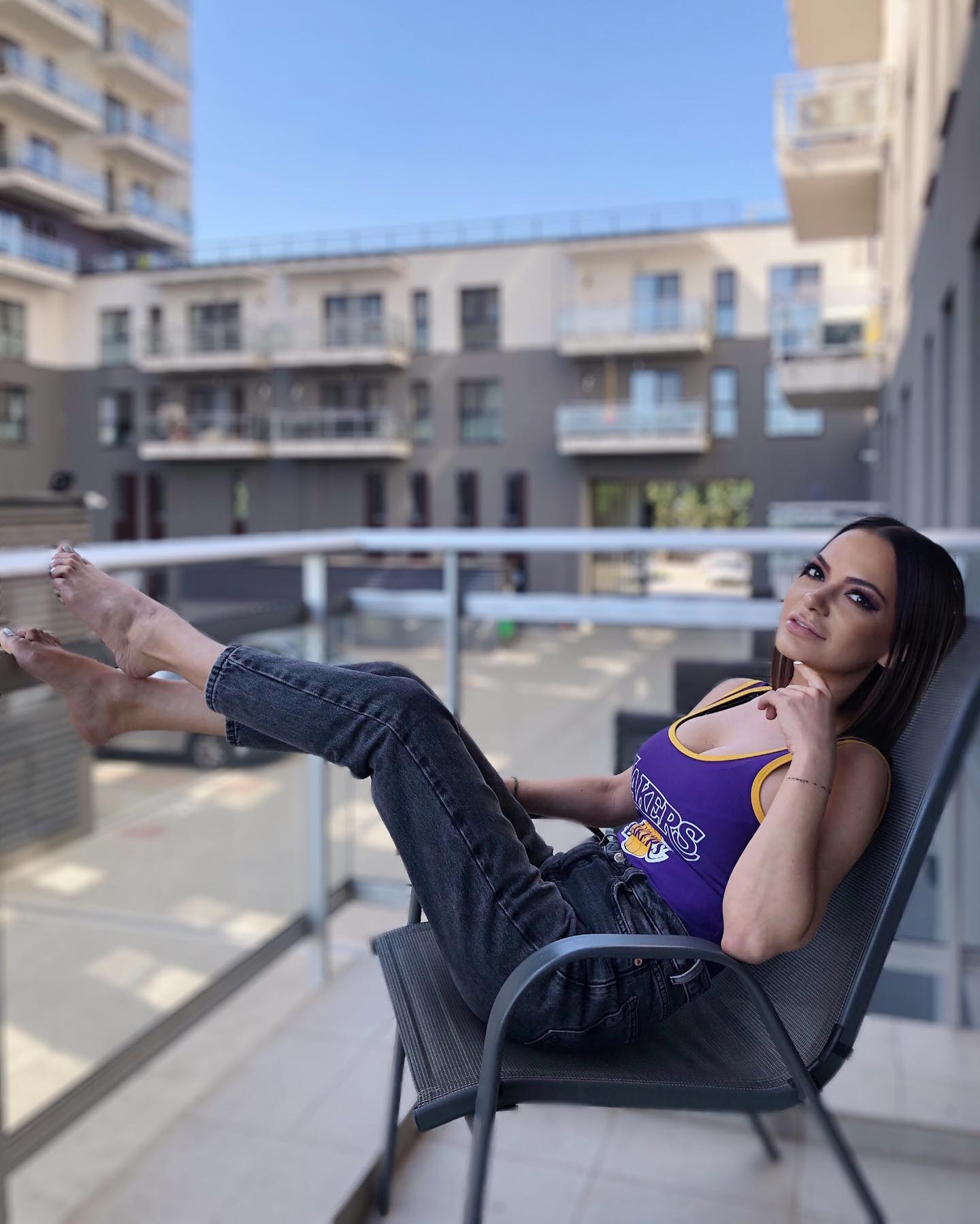 Imagini din apartamentul în care Andreea Antonescu locuiește cu cele două fetițe. Și-a decorat casa în culori vesele