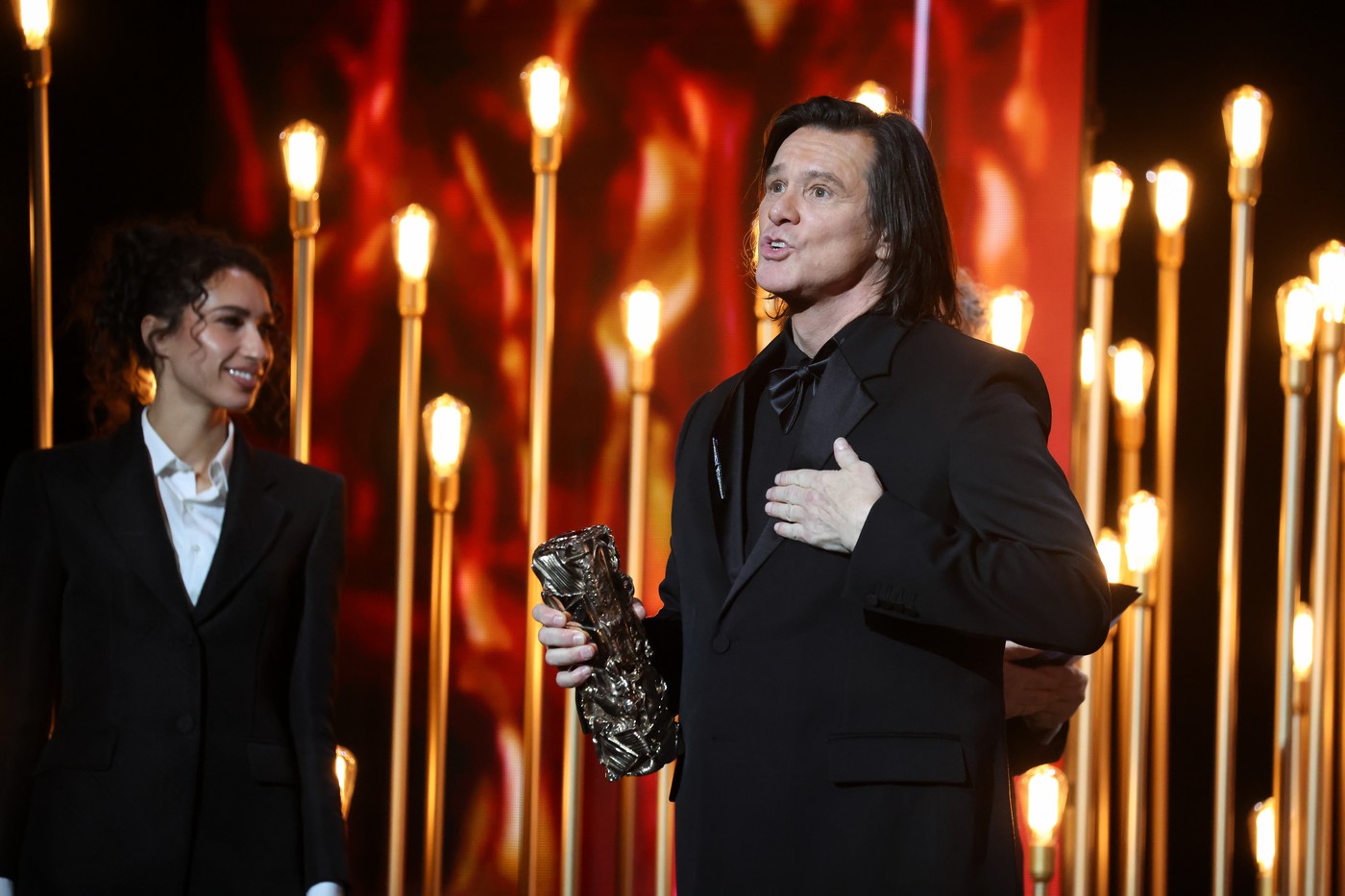 Jim Carrey, de nerecunoscut în Franța: „Toți spun că e clonă! I-au făcut ceva sau nu e el”. Apariție rară alături de iubită