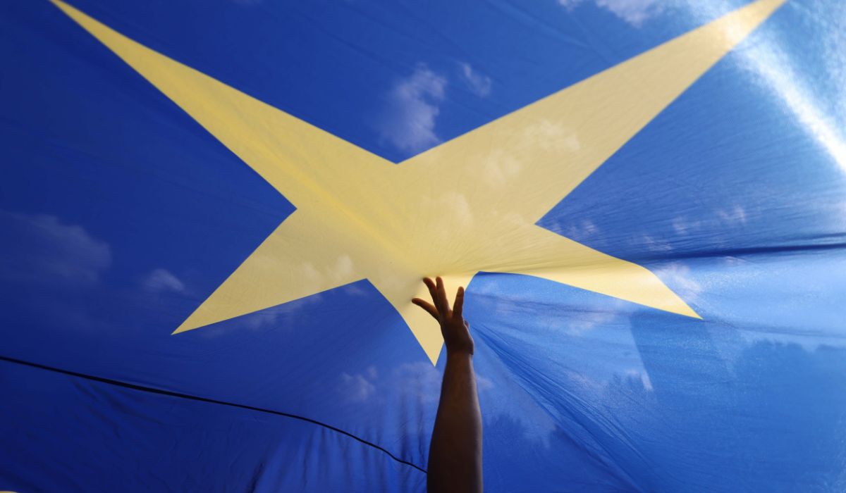 Mii de oameni în Piața Victoriei la mitingul „România în lumină”, organizat de Nicușor Dan. Jandarmeria a sesizat AEP pentru „propagandă electorală” | VIDEO