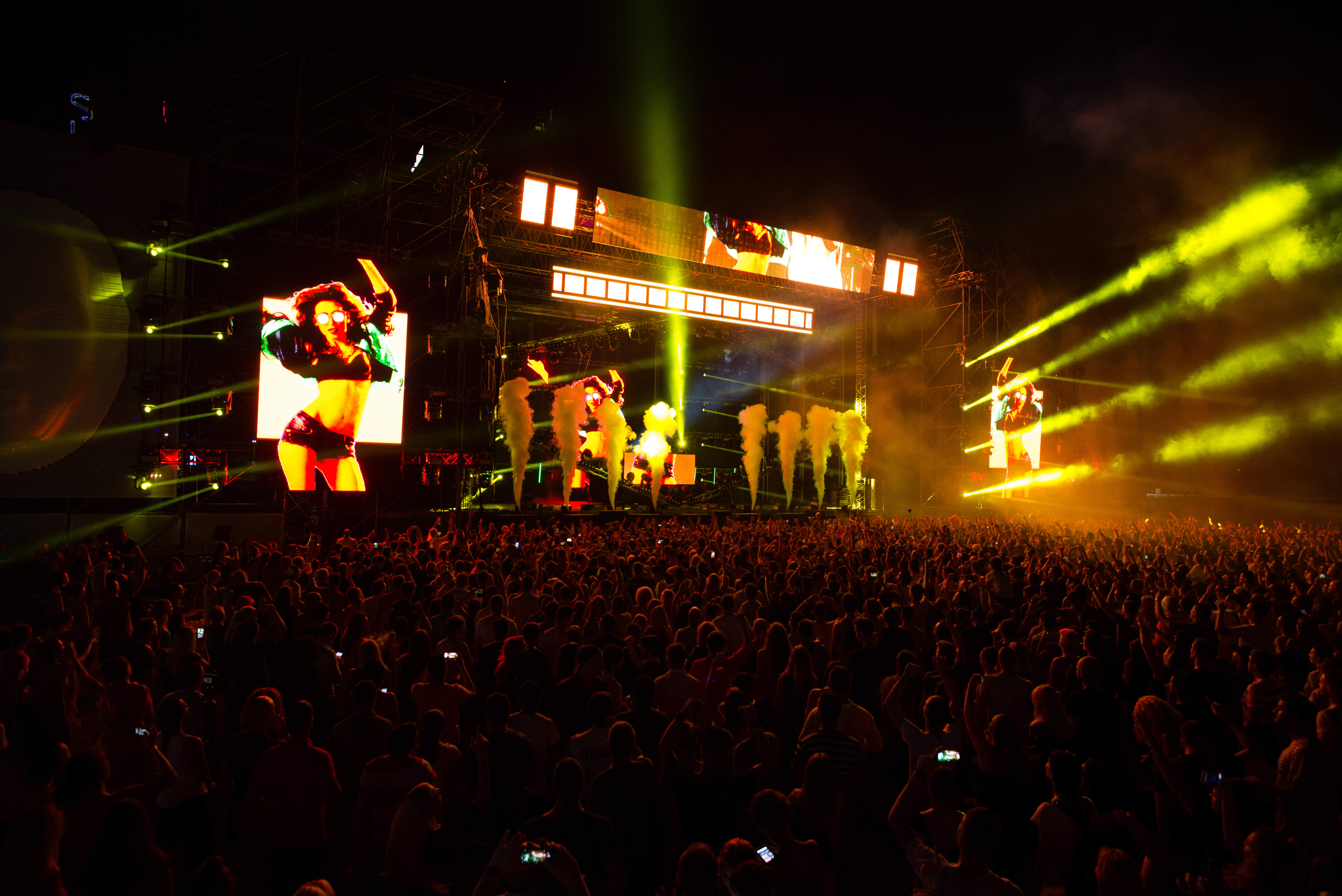 David Guetta, show electrizant la Romexpo. Mii de oameni au venit să-l vadă | FOTO