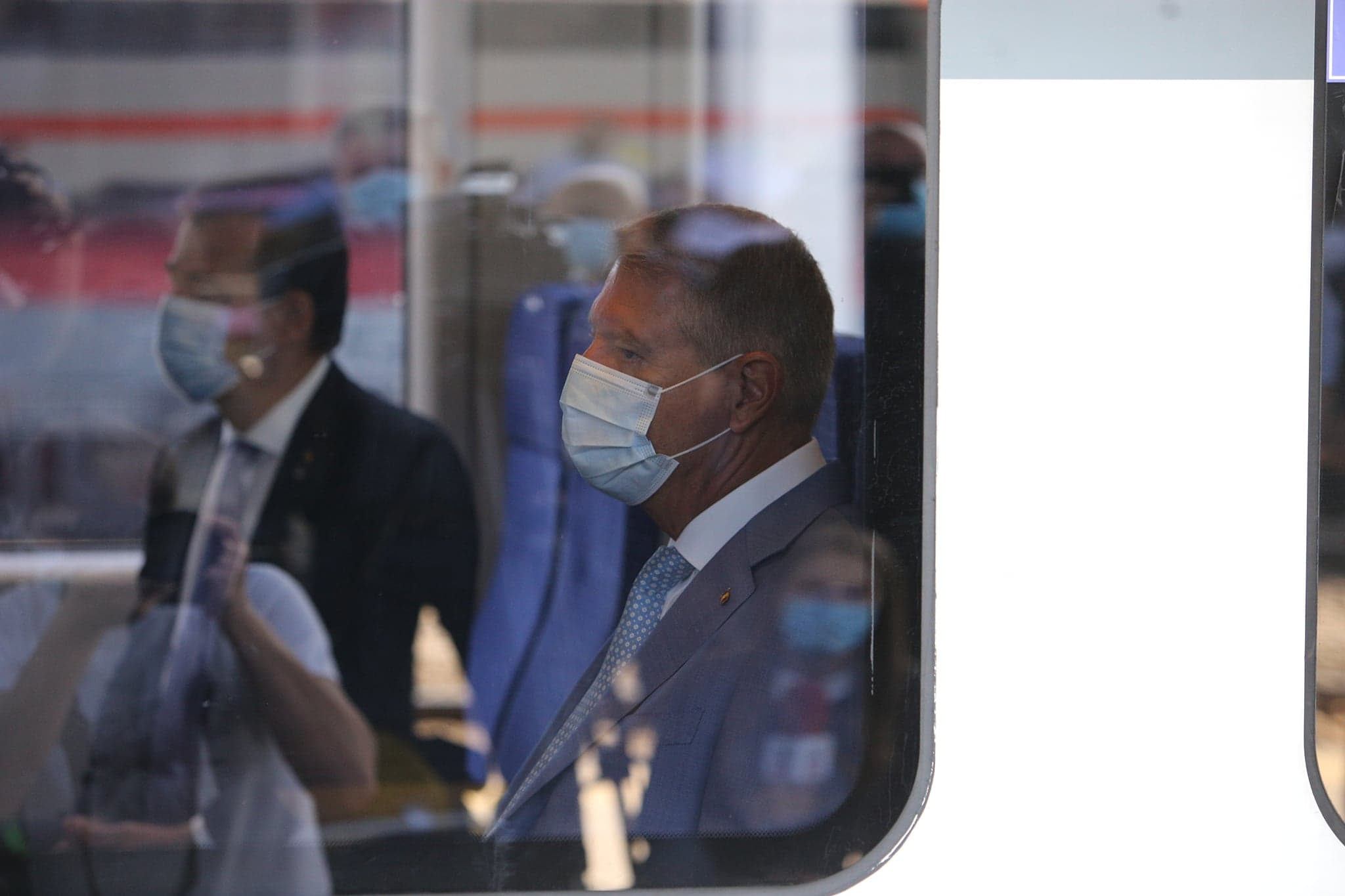 Klaus Iohannis a testat trenul care leagă Aeroportul Otopeni de Bucureşti: Este singura linie nouă construită în ultimii 36 de ani
