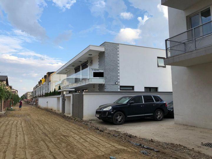 Imagini cu vila lui Florin Salam transformată în hotel. Doar liftul a costat câteva zeci de mii de euro