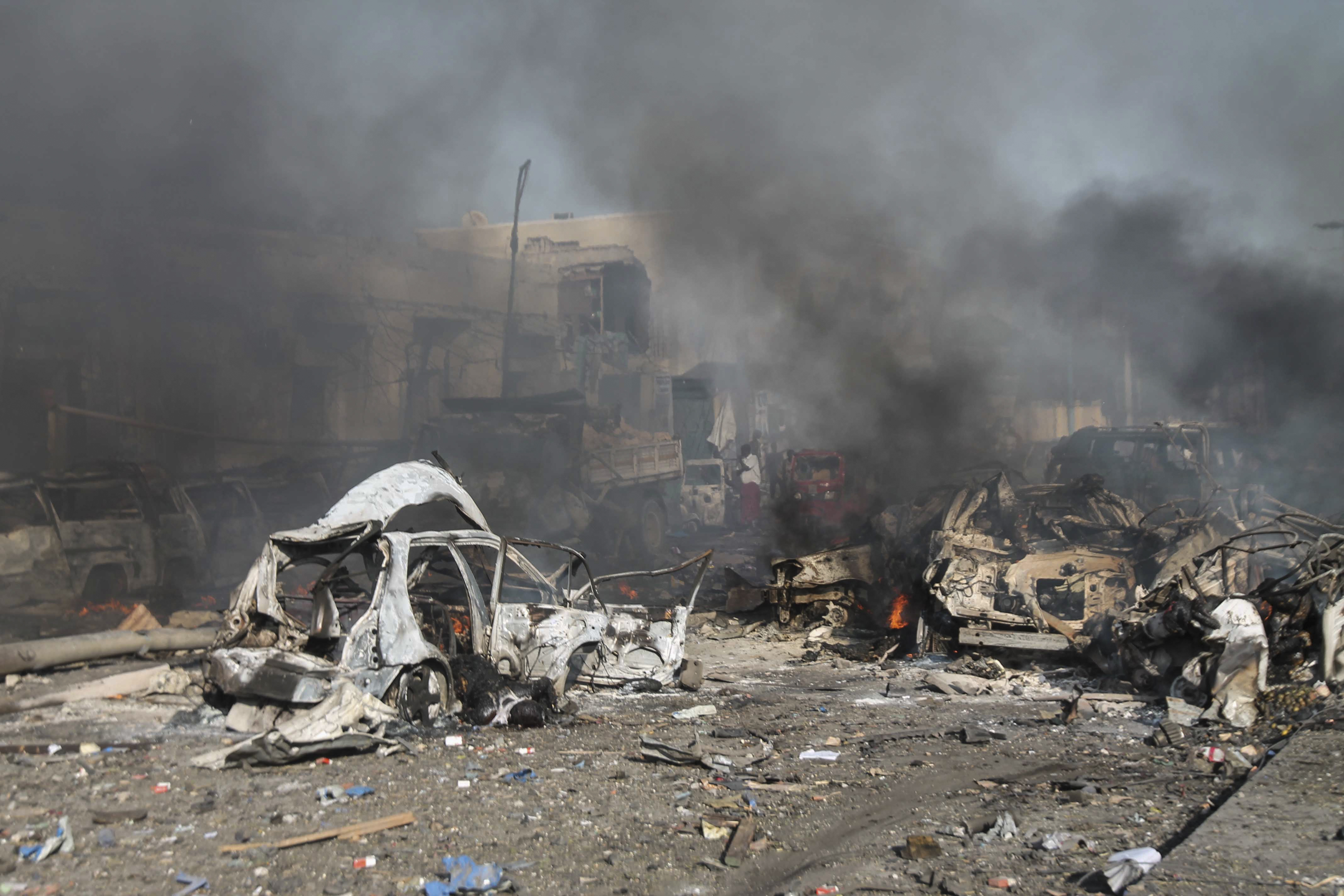 FOTO| Bilanțul victimelor atacului cu bombă din Somalia a depășit 230 de morți
