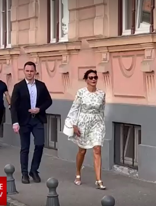 Ținuta purtată de Carmen Iohannis la vizita oficială în Germania alături de Klaus Iohannis. A ales un creator de modă român
