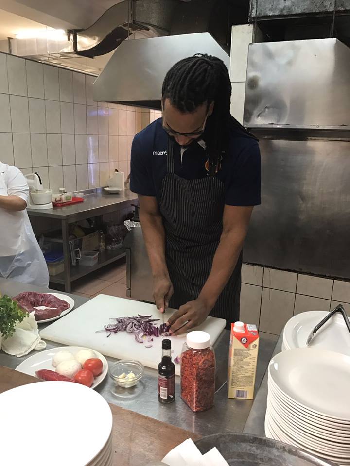 Stelistul Randal Falker e masterchef! Baschetbalistul american a gătit pentru Pro TV. De la ciclism, la camioane, de la look-ul rasta - la Shaq | FOTO