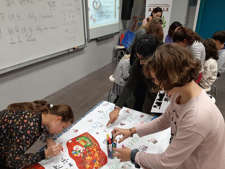 Crăciun în Spania cu o profesoară de limba română. Cum învață copiii chinezi, coreeni, ruşi şi români să iubească aceleași lucruri