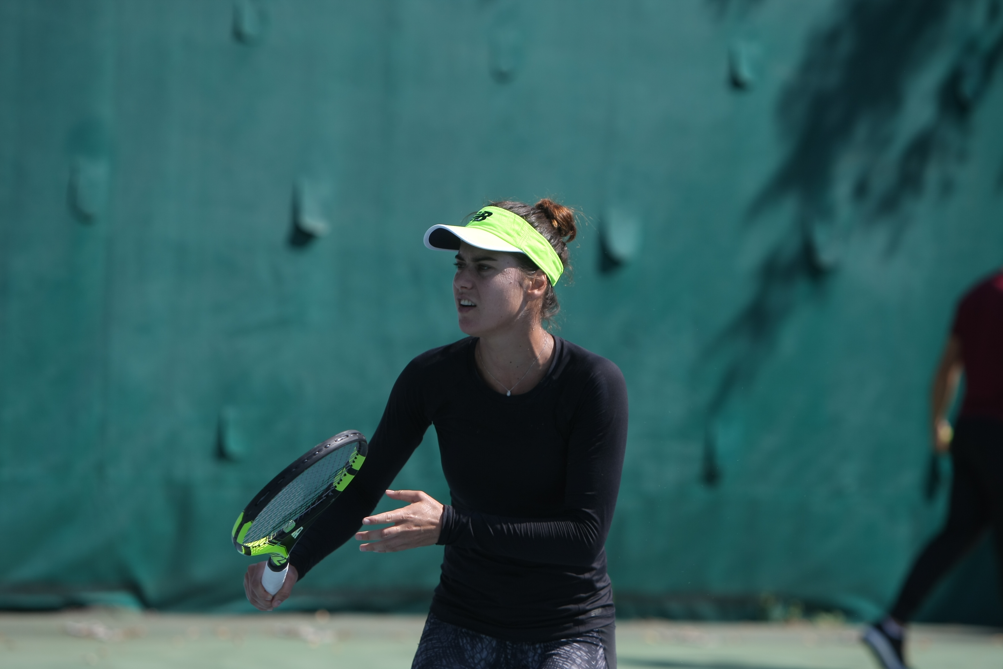 Sorana Cîrstea și Irina Begu conduc mașini de zeci de mii de euro. Fete de milioane cu bolizi în dotare! GALERIE FOTO