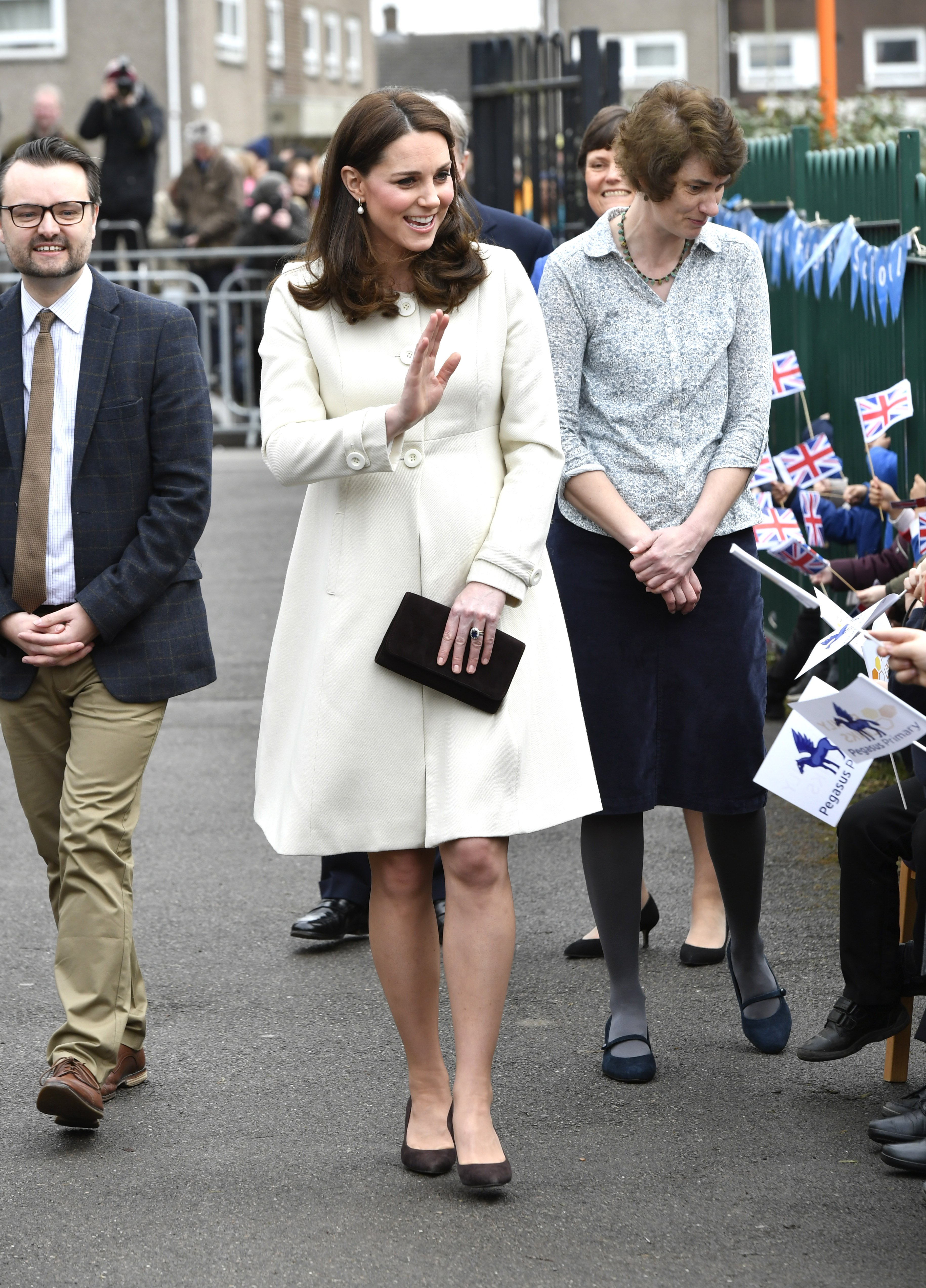 Motivul pentru Meghan Markle și Kate Middleton poartă poșetele în mâna stângă | FOTO