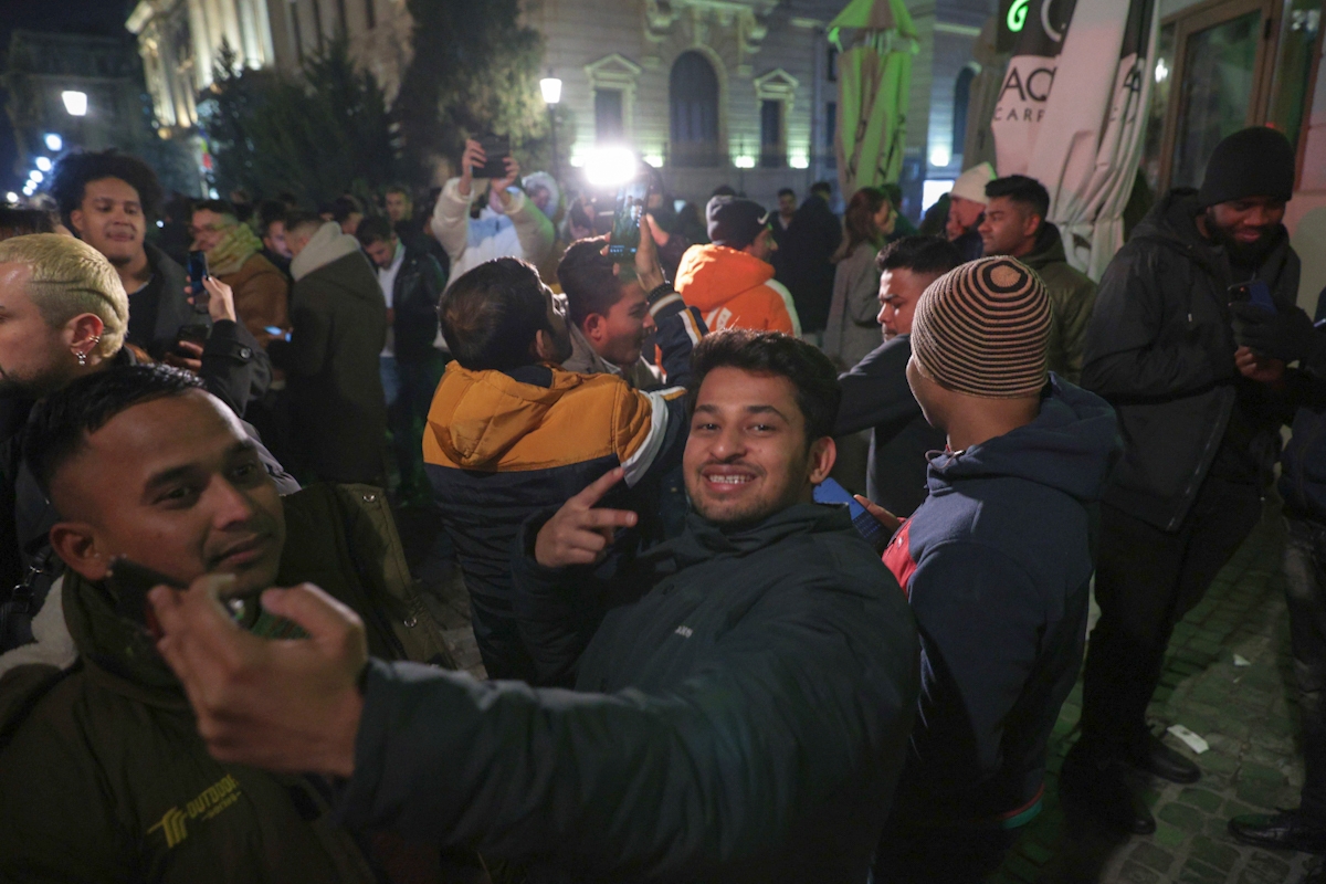 FOTO. Sute de persoane au petrecut de Revelion în Centrul Vechi, din București. A fost show și în Parcul IOR