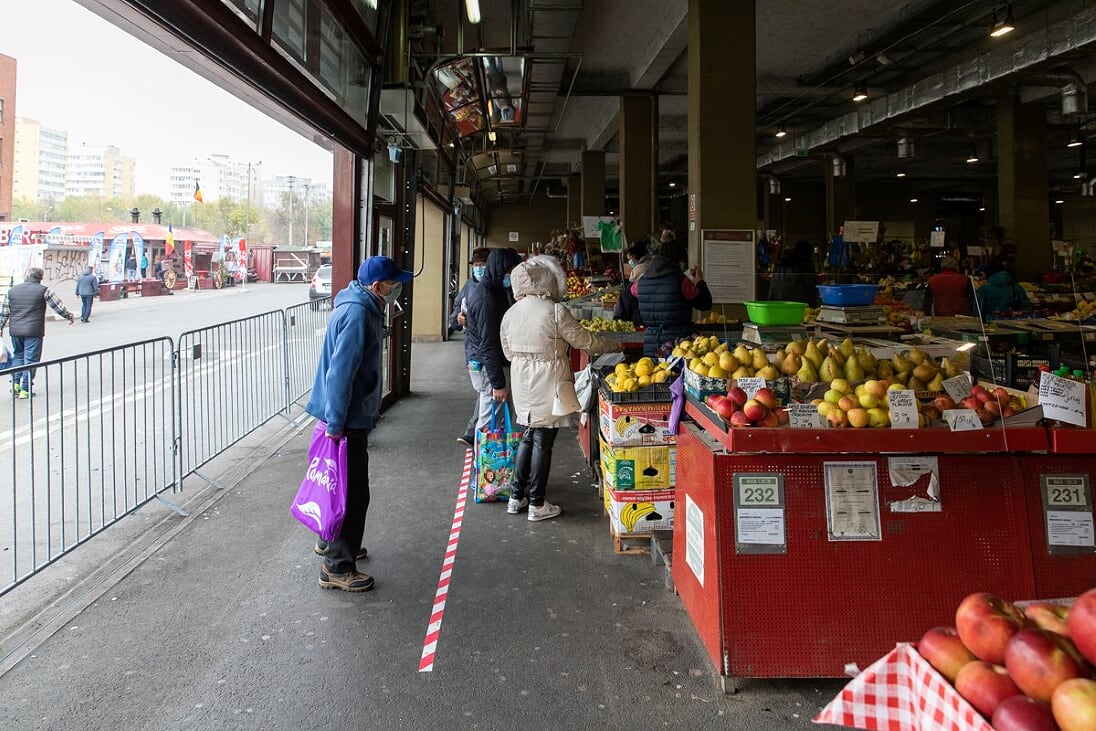 REPORTAJ. Supărarea comercianților dintr-o piață de la marginea Bucureștiului pe aglomerația de la Obor: “I-au văzut pe ei așa și ce au zis, hai să îi închidem pe toți”