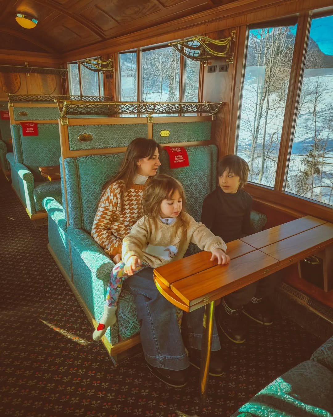Dana Rogoz, vacanță de neuitat. Cum arată hotelul din Copenhaga în care s-a cazat cu familia: „Seamănă cu o cușetă de tren”