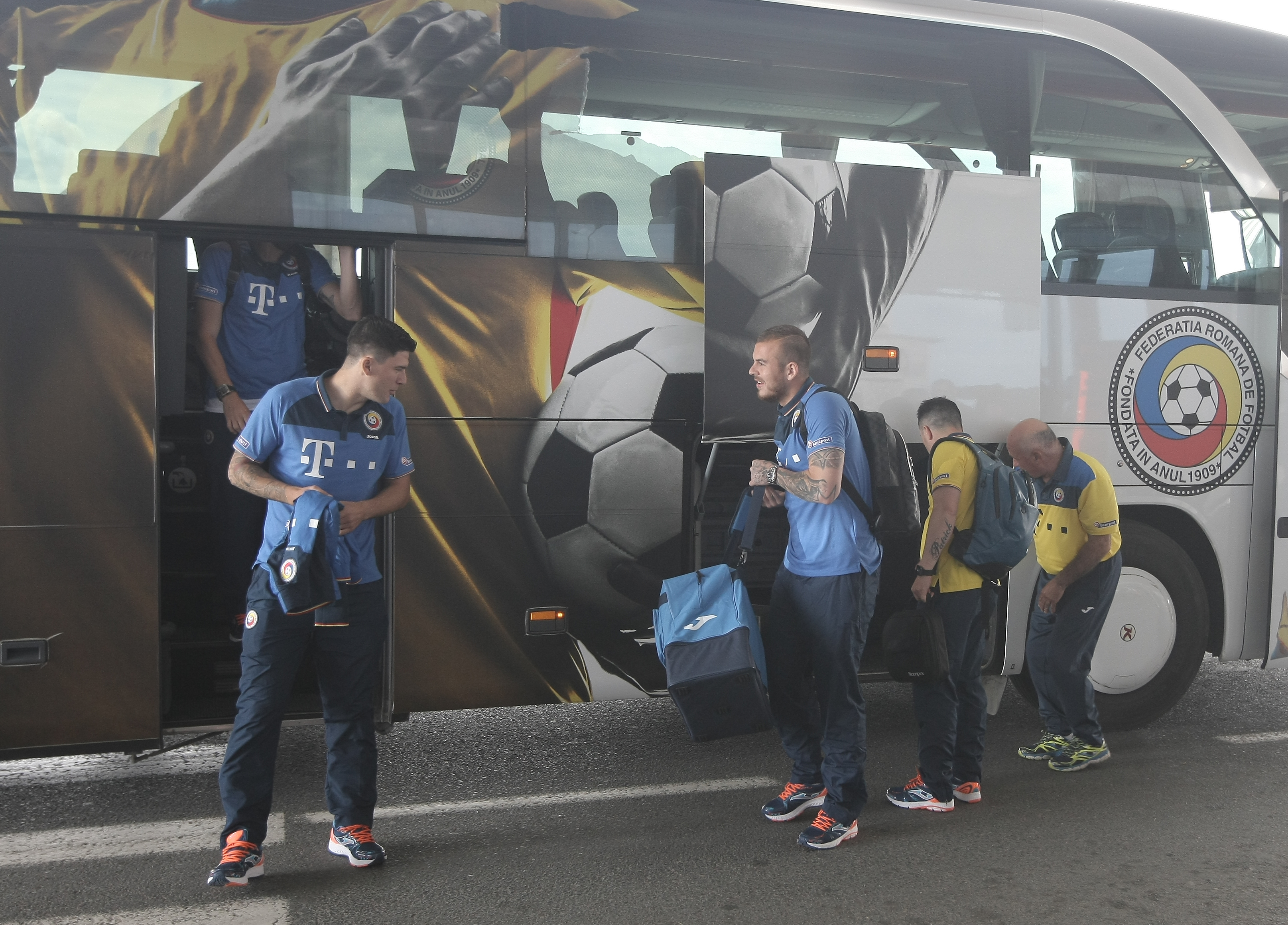 Anghel Iordănescu l-a luat pe Denis Alibec în cantonamentul din Italia. Selecționerul, absent | GALERIE FOTO