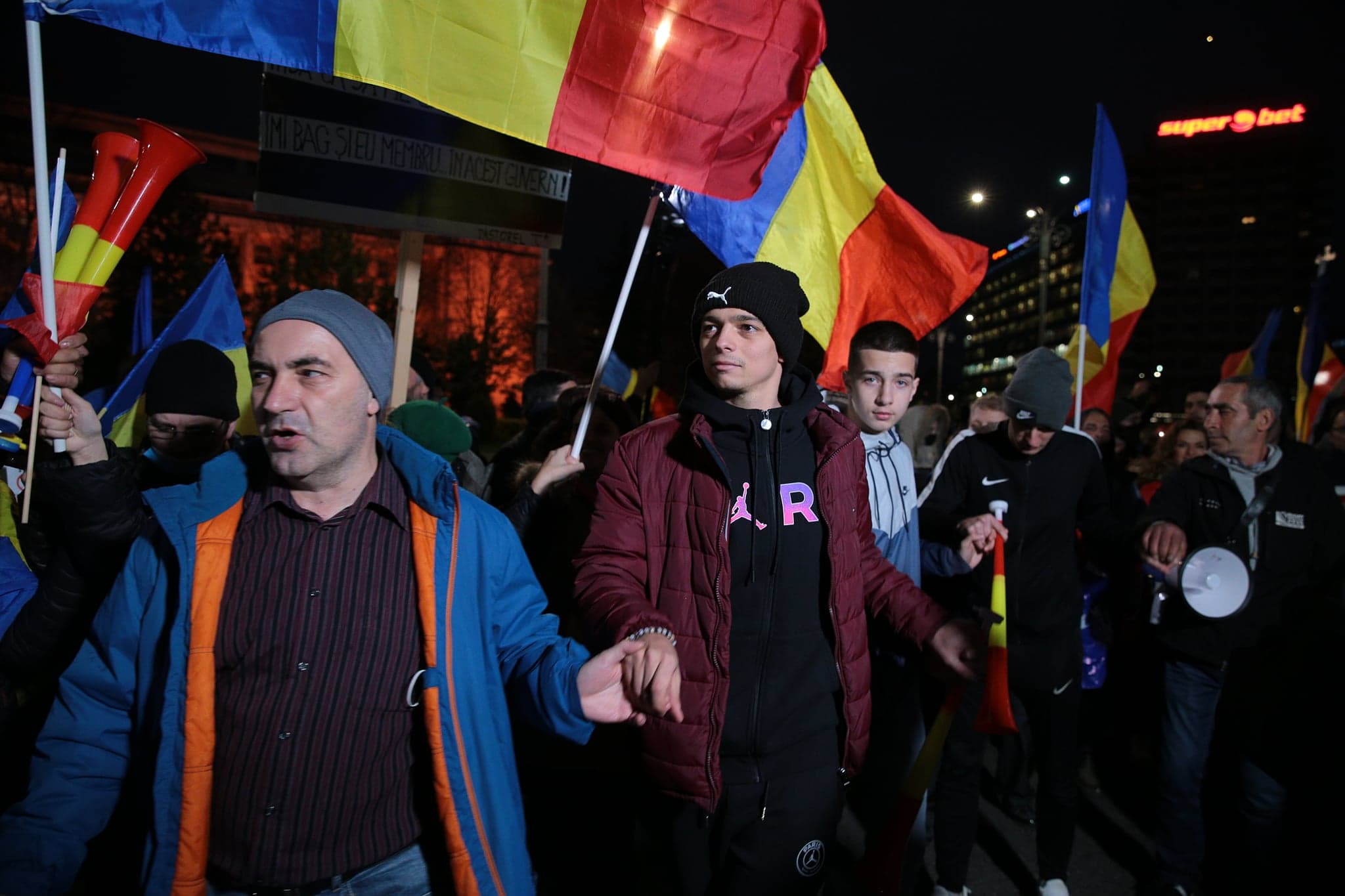 Noi proteste în București și Constanța. „Foamea ne scoate din casă”
