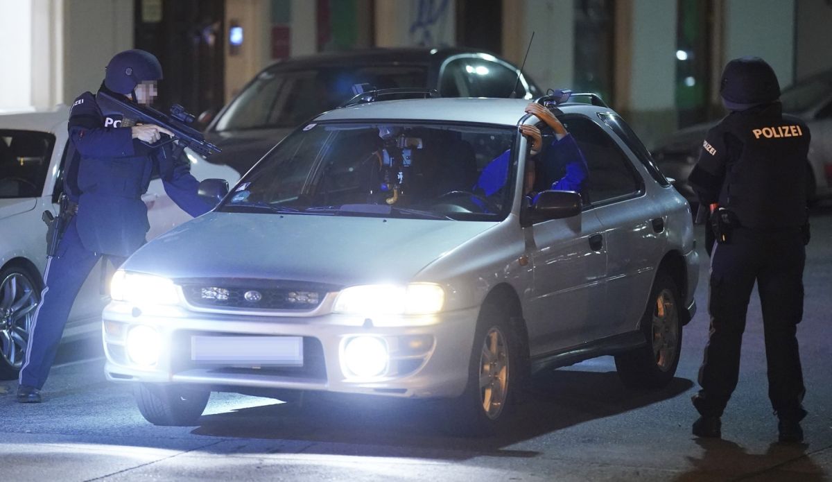 Mărturia unui român aflat în zona atacului terorist din Viena: “Am auzit de la balcon. Am crezut că sunt artificii, dar erau focuri automate intense”