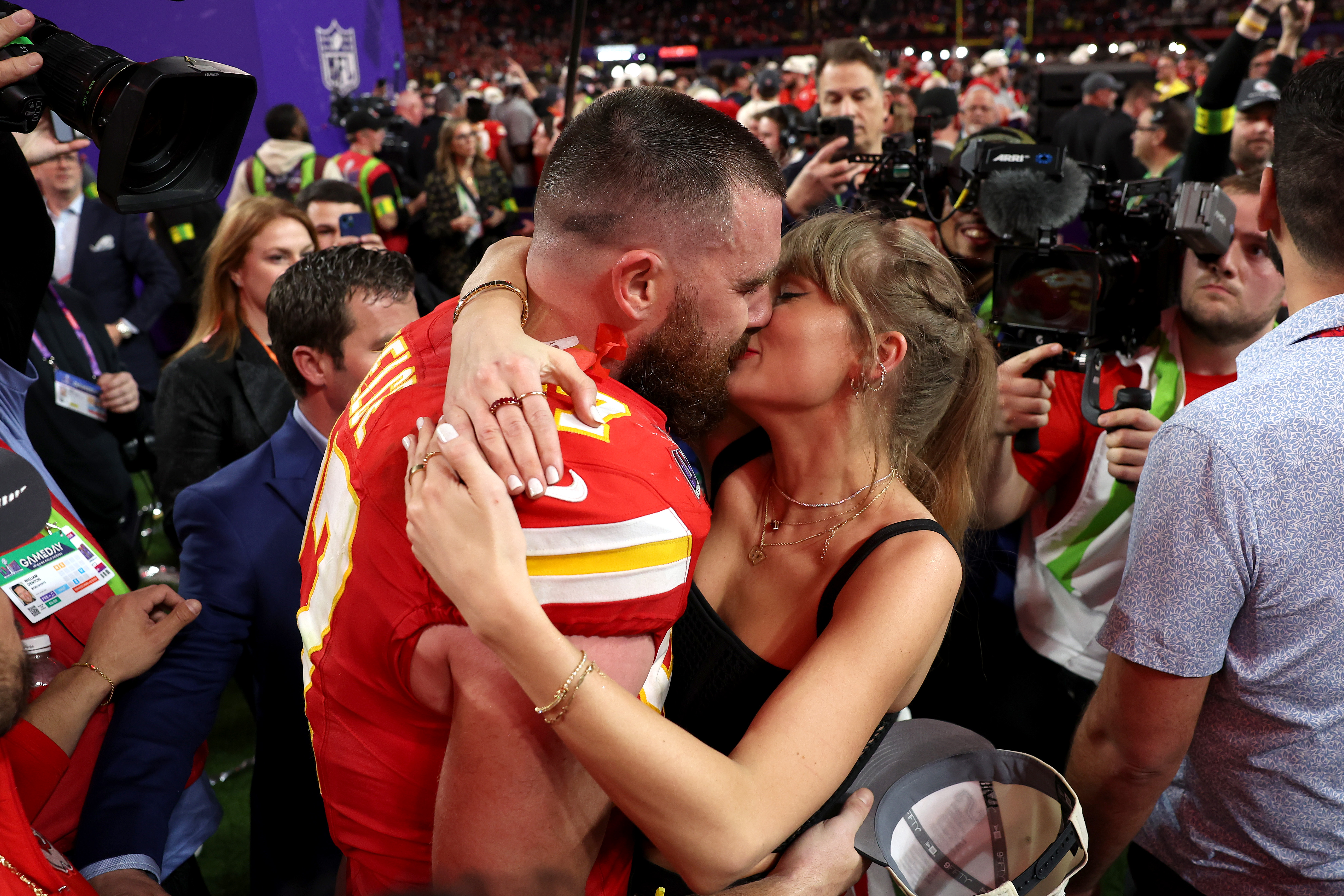 Taylor Swift și Travis Kelce, nuntă secretă cu peste 1.000 de invitați. Indiciul care a declanșat un val uriaș de speculații