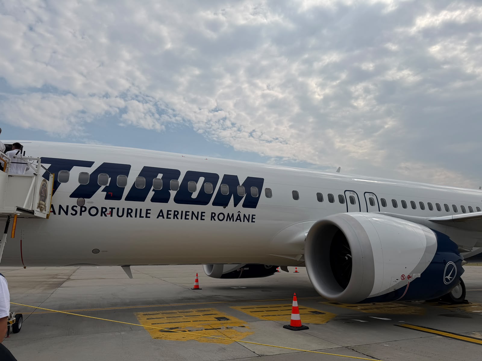 Primul avion nou TAROM din ultimii 20 de ani: Boeingul 737 MAX „Mircea Lucescu” începe cursele luni