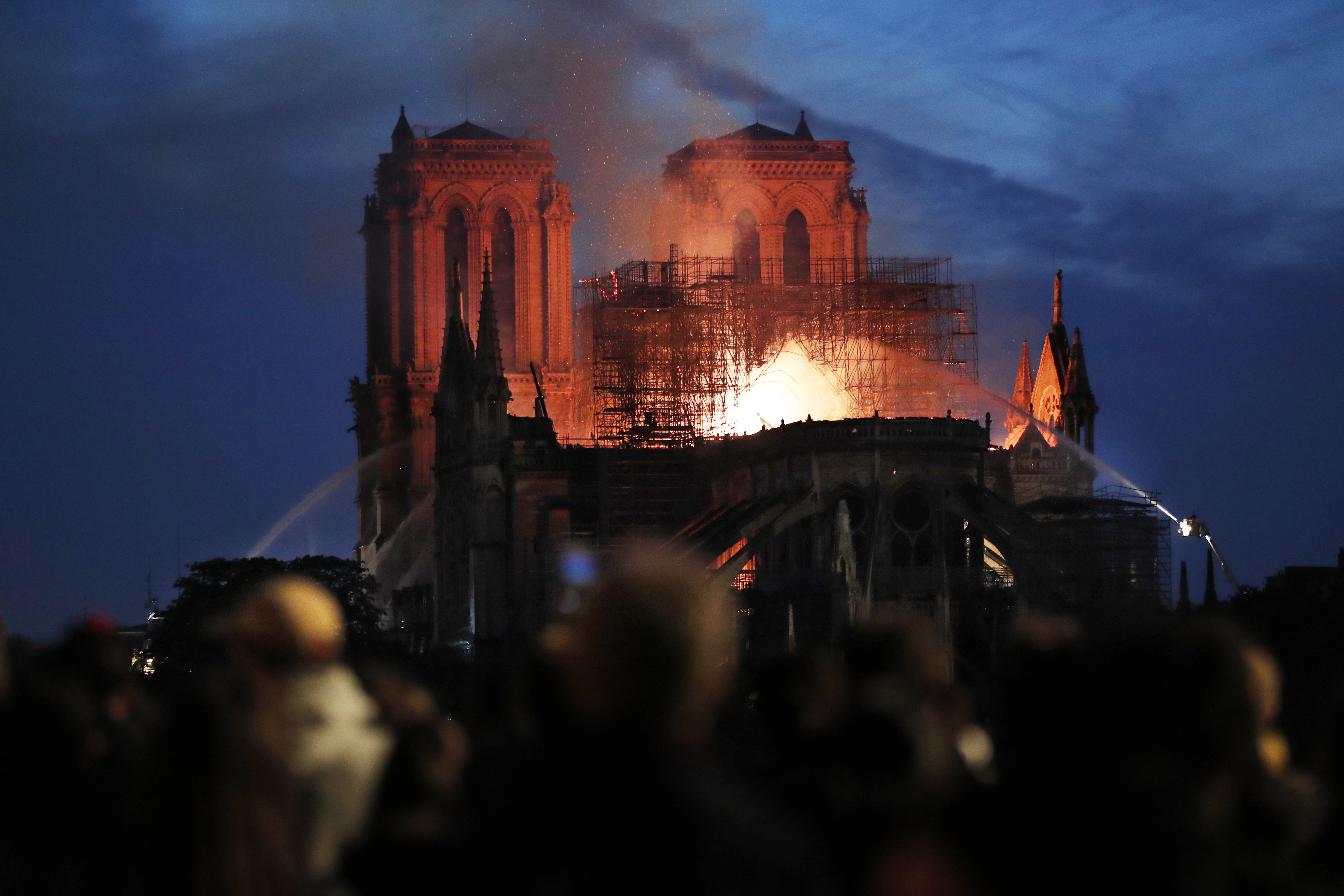 Fotografiile dezastrului de la Notre-Dame. Ce a spus șeful șantierului de restaurare | FOTO