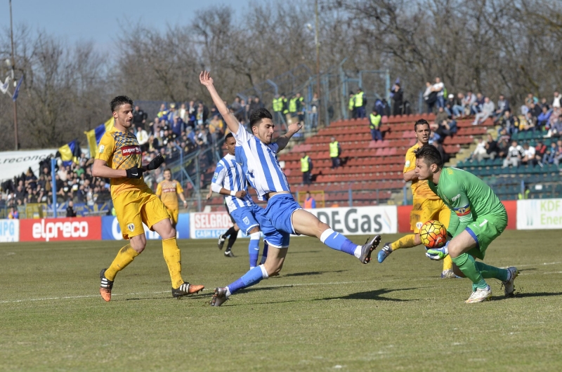 Liga I: CS U Craiova - Petrolul 2-0. Vătăjelu a deschis scorul, după ce tot el ratase un penalty, Nuno Rocha a închis tabela. Oltenii, în ”10” din min. 57! / VIDEO