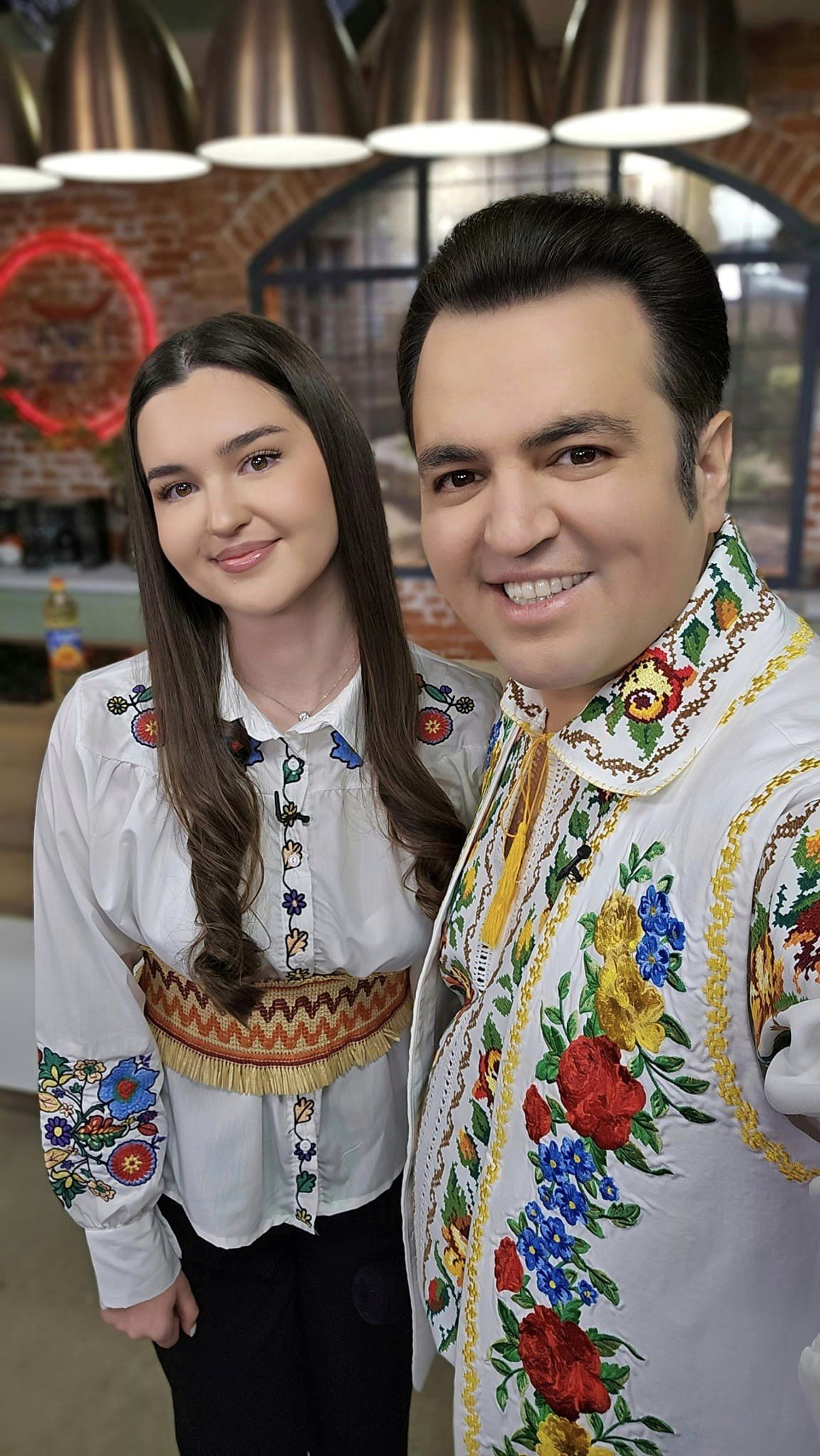 Altar de lumânări în blocul unde a trăit fiica lui Igor Cuciuc. Când va fi înmormântată Andreea