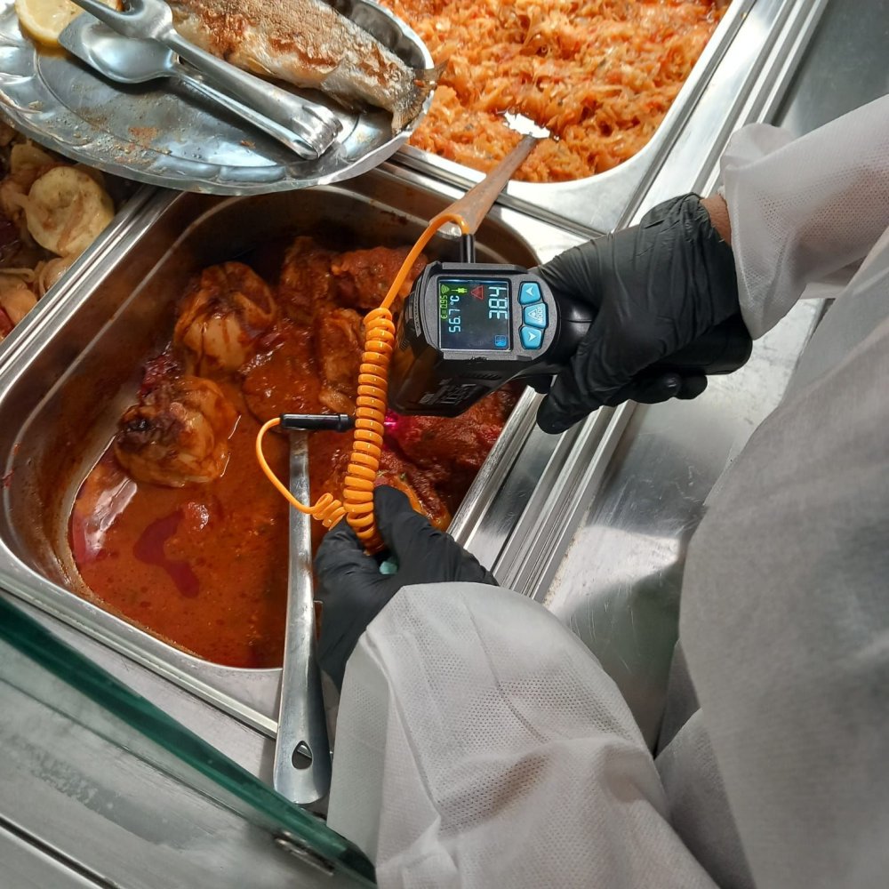 Mai mulți turiști, printre care și copii, cazați la un hotel din Mamaia, au ajuns la spital cu toxiinfecție alimentară. ANPC a făcut control