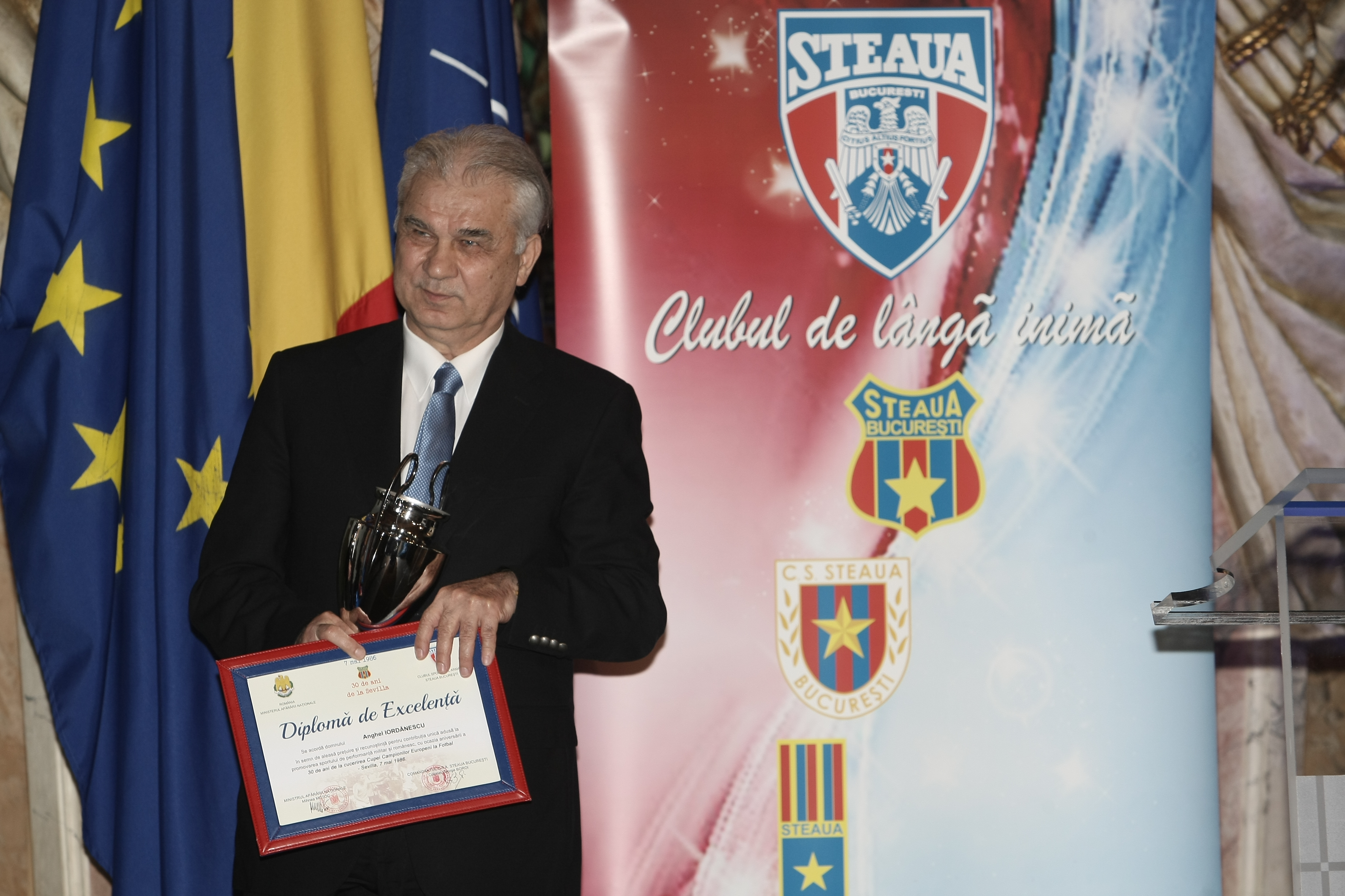 Eroii de la Sevilla au fost premiați de CSA Steaua, cu ocazia împlinirii a 30 de ani de la câștigarea CCE / FOTO și VIDEO