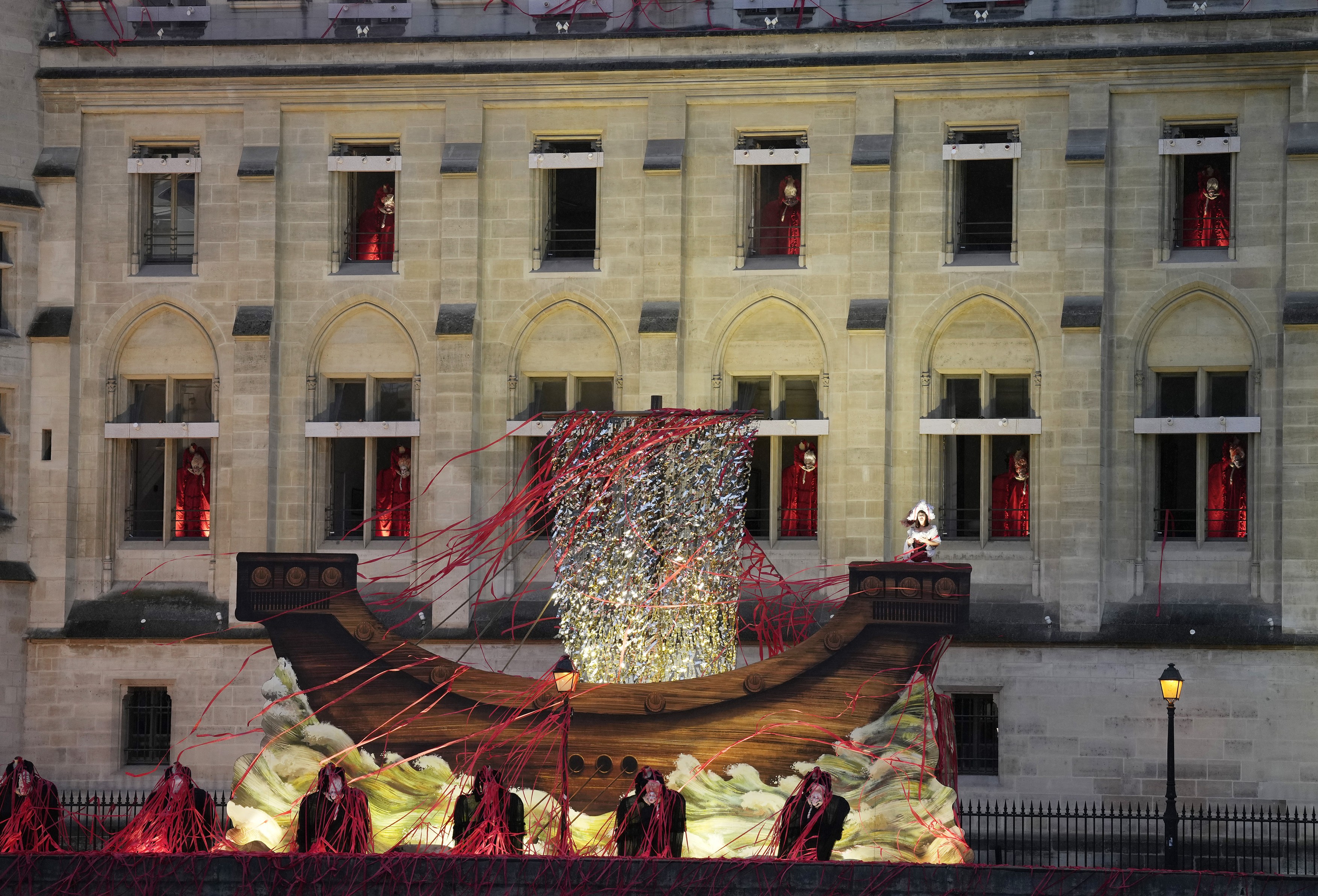 Ceremonia de deschidere a Jocurilor Olimpice de la Paris 2024. Imagini spectaculoase din capitala Franței | VIDEO