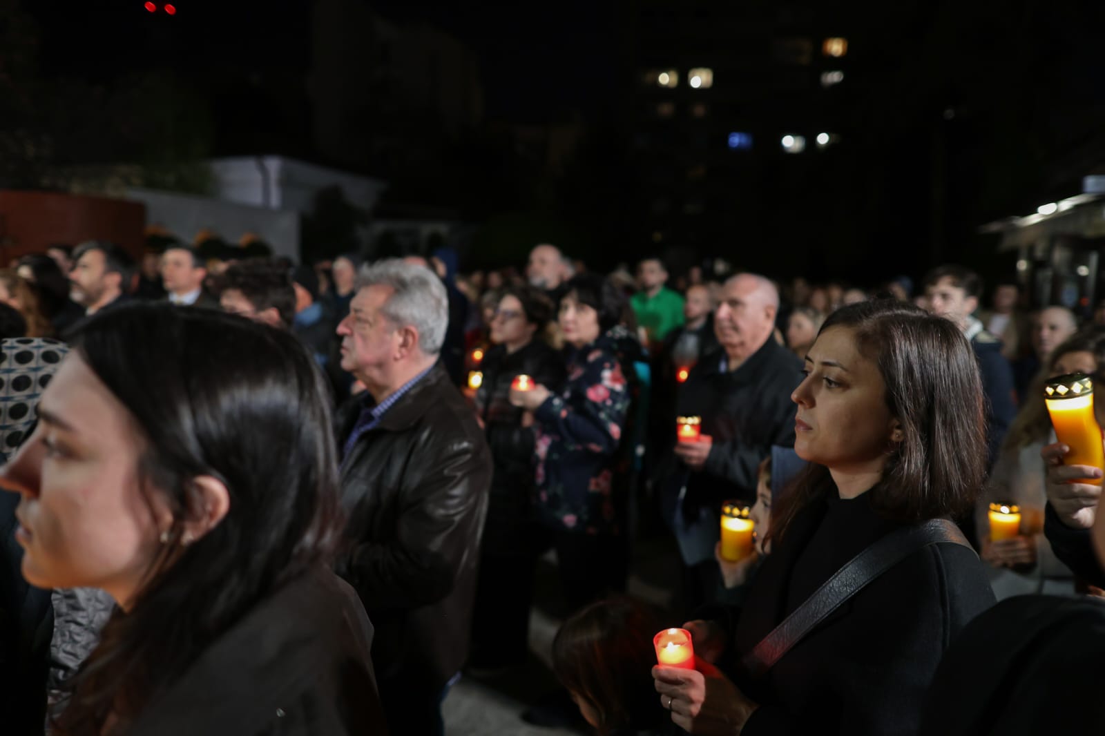 „Hristos a Înviat!” a răsunat sâmbătă la miezul nopții în întreaga Românie. „Un dar al iubirii lui Dumnezeu pentru noi toți”