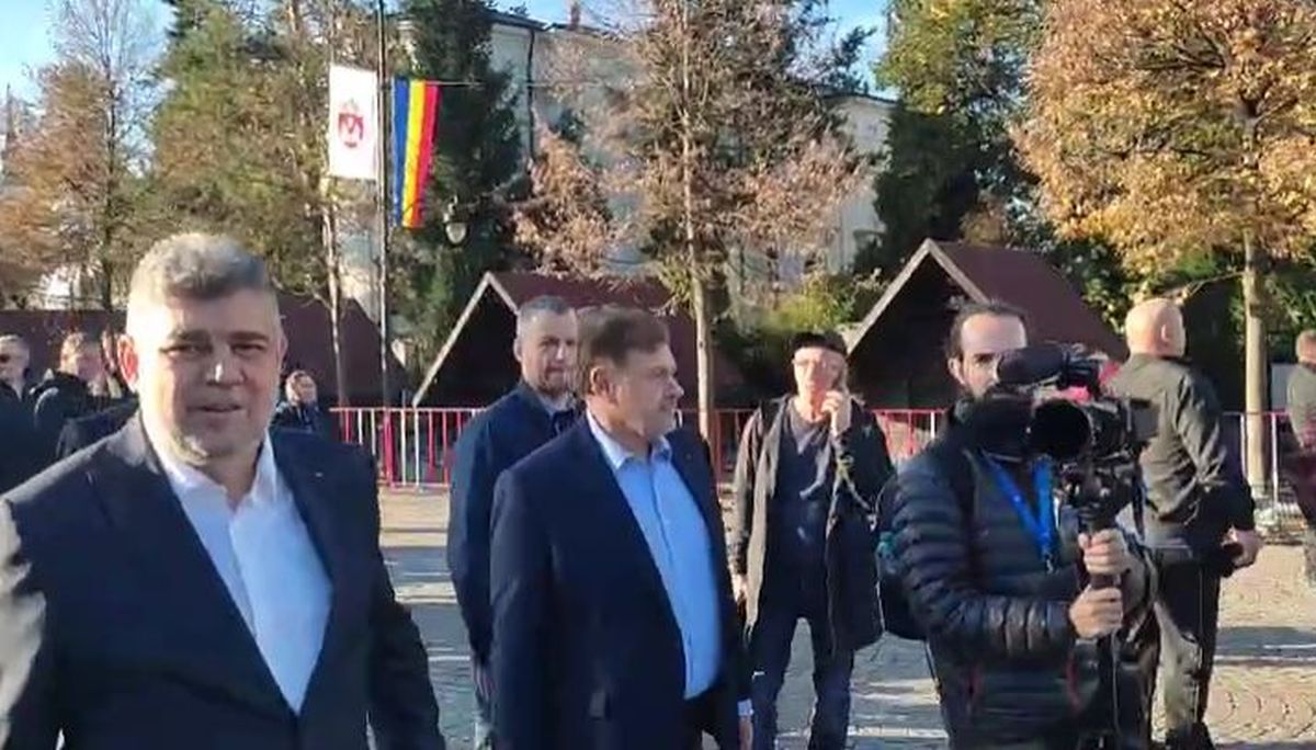 Candidații la prezidențiale au ajuns la slujba de la Catedrala Mitropolitană Iași, pentru Sfânta Parascheva