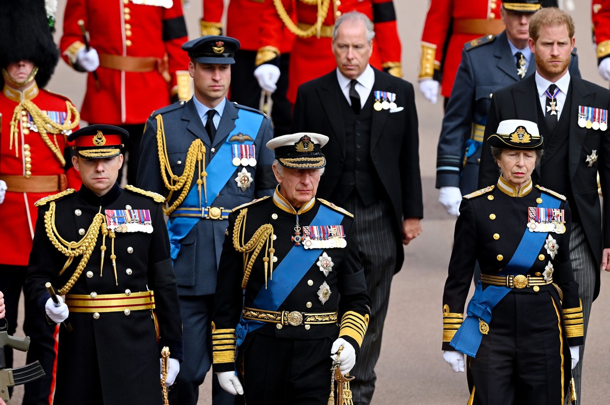 Adevăratul motiv pentru care prinții William și Harry l-au rugat pe regele Charles să nu se căsătorească cu Camilla