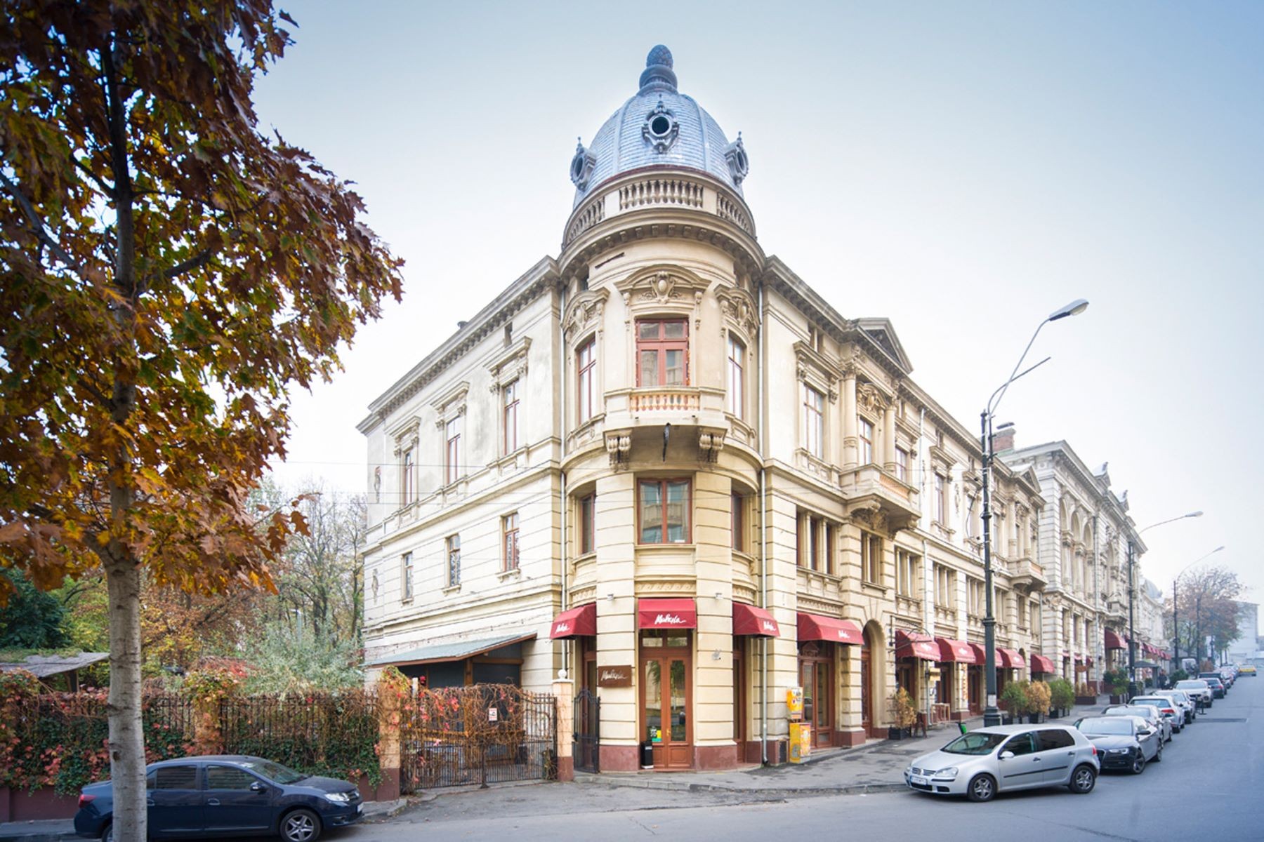Palatul Bragadiru și grădinile au fost scoase la vânzare pentru 25 de milioane de euro. Povestea bijuteriei imobiliare din București