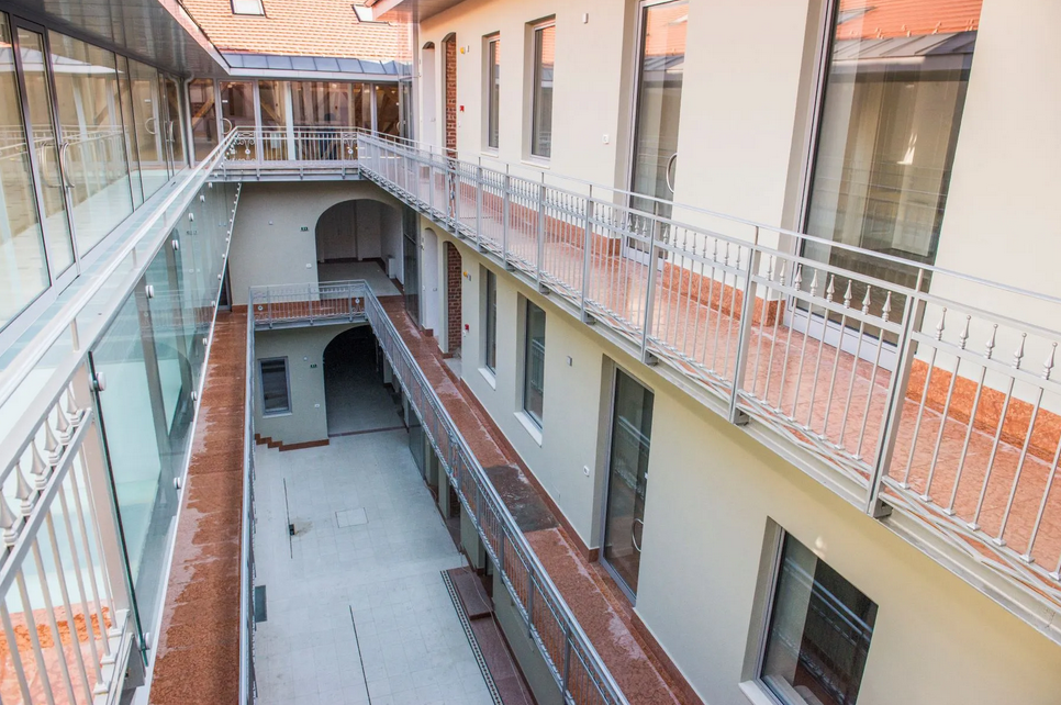Palatul din Timișoara, cu 59 de dormitoare și 27 de băi, a fost scos din nou la vânzare și costă o avere
