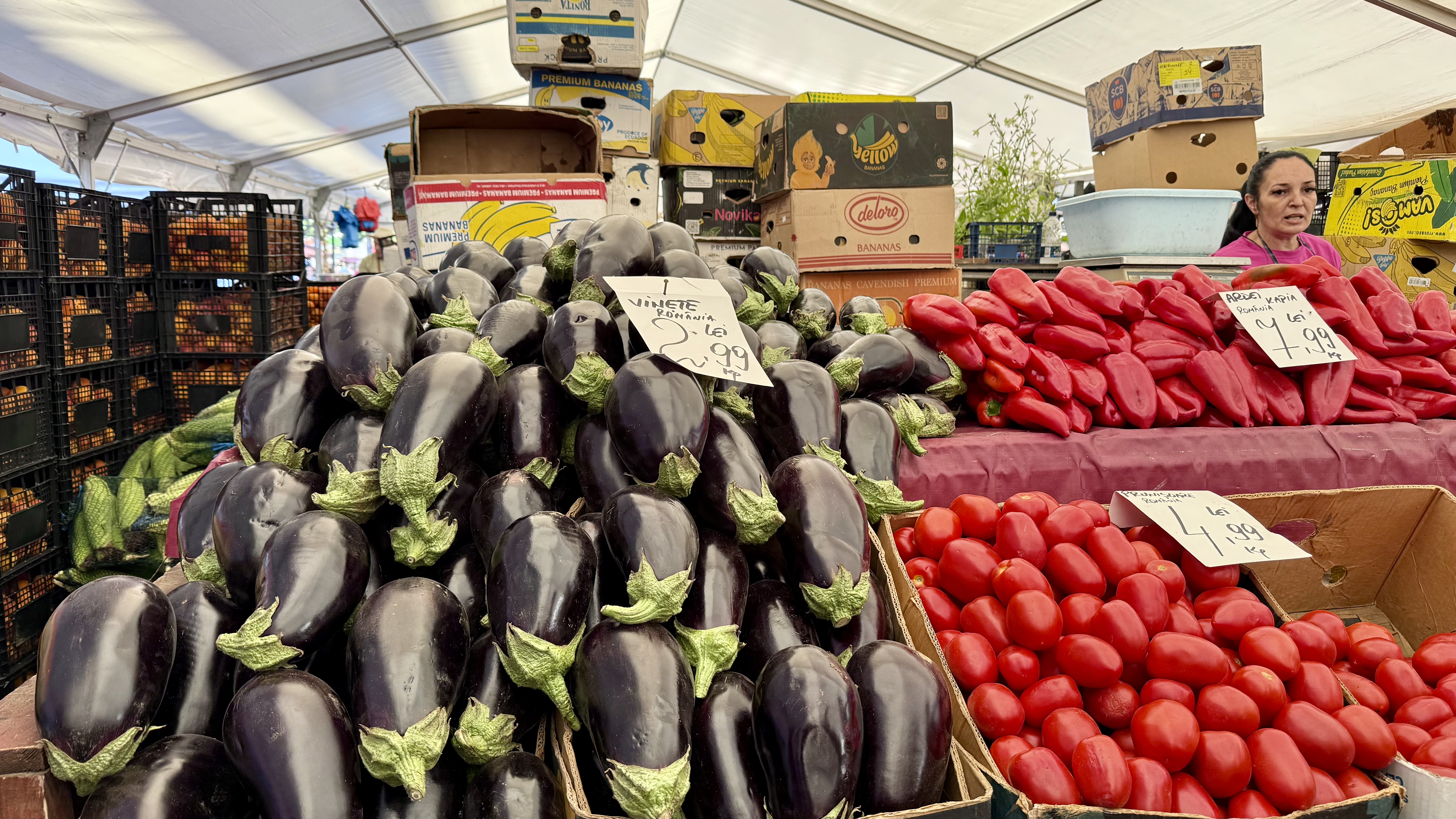 Cât costă kilogramul de vinete în piețe. Românii stau la cozi pentru salata preferată a verii