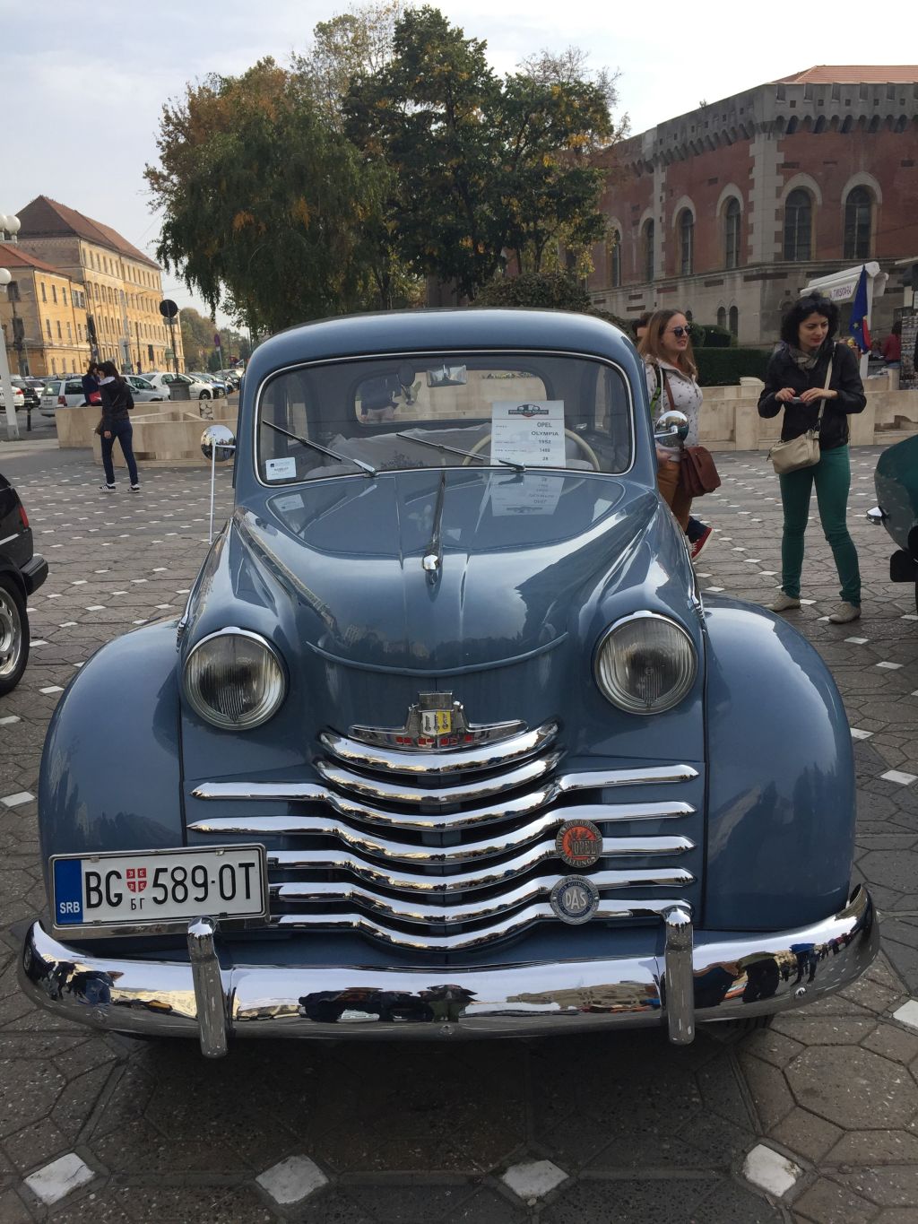 Mașina folosită de Robert Redford în filmul Havana, la Timișoara. E o replică, dar bijuteria a făcut furori printre iubitorii de mașini de epocă