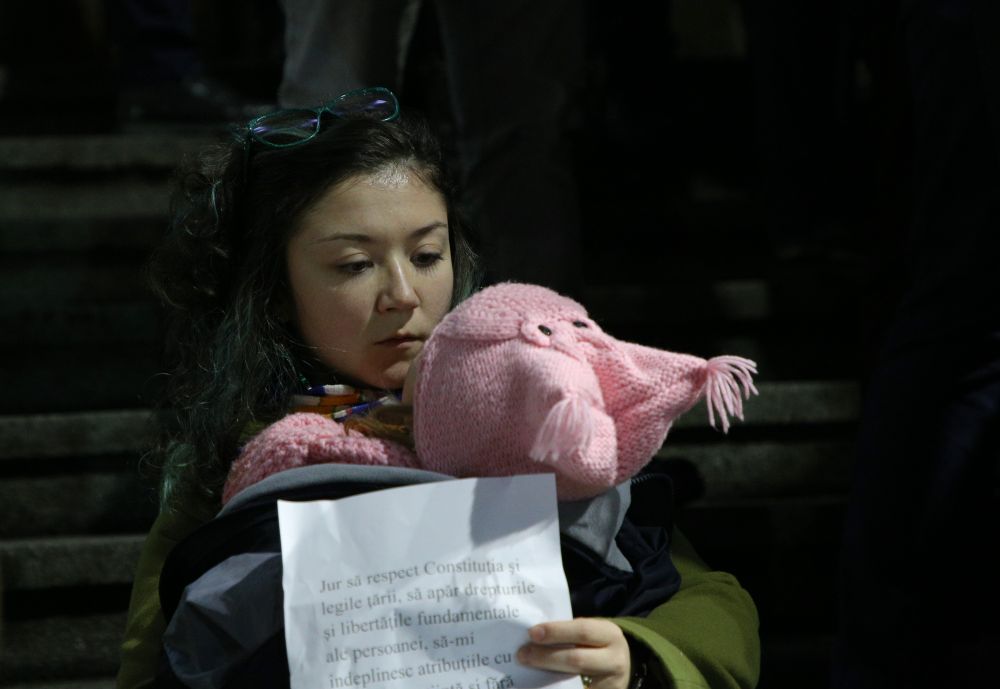 FOTO&VIDEO/ Sute de magistrați au protestat la Curtea de Apel București