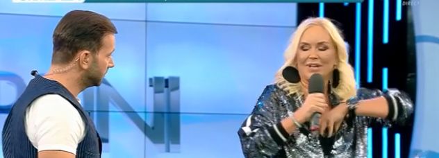 Ce are Vica Blochina în sutien. Nici prezentatorului TV nu i-a venit să creadă când a văzut | FOTO
