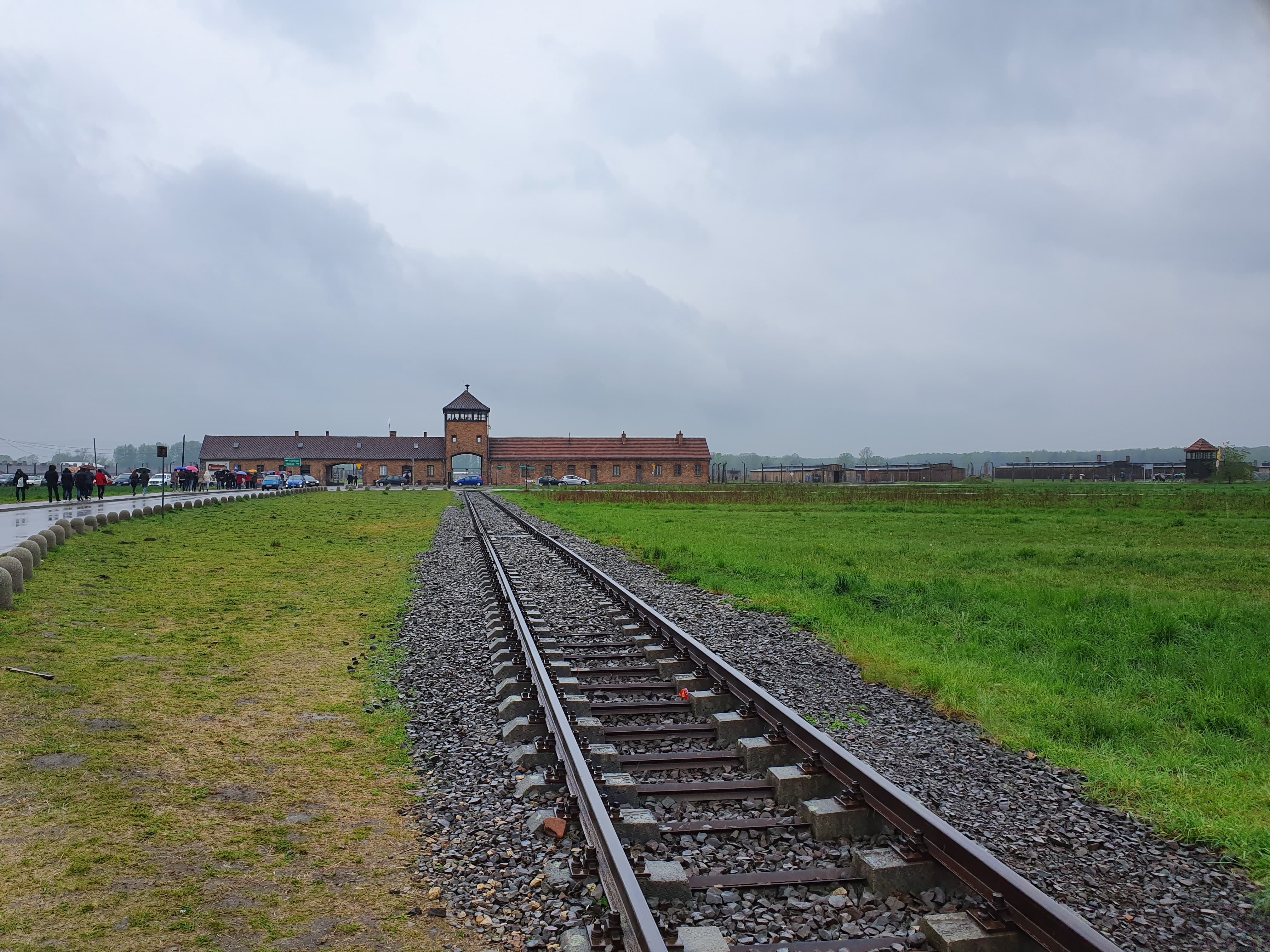Răzvan Popescu de la Radio ZU a făcut Paștele la Auschwitz. „O vizită în lagăr ar trebui să fie obligatorie pentru orice om. Poate așa ne mai dispar gândurile războinice”