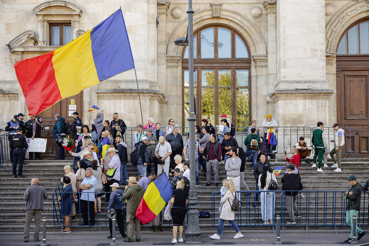 Călin Georgescu în sala de judecată. Ce a făcut în timpul procesului în care e acuzat de complicitate la tentativă de lovitură de stat