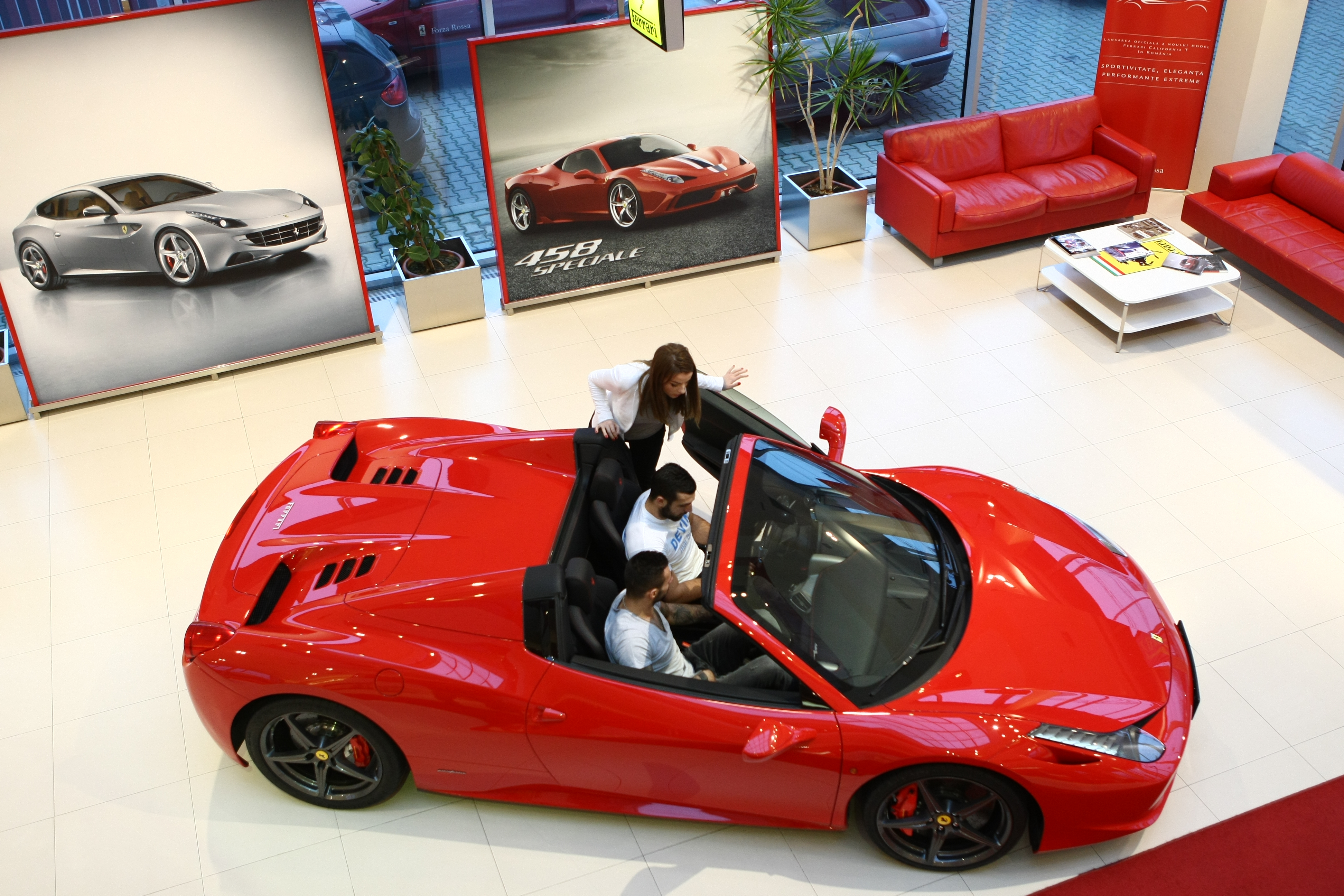 GALERIE FOTO / Fraţii Stoica s-au pregătit pentru gala de la Monza testând un Ferrari
