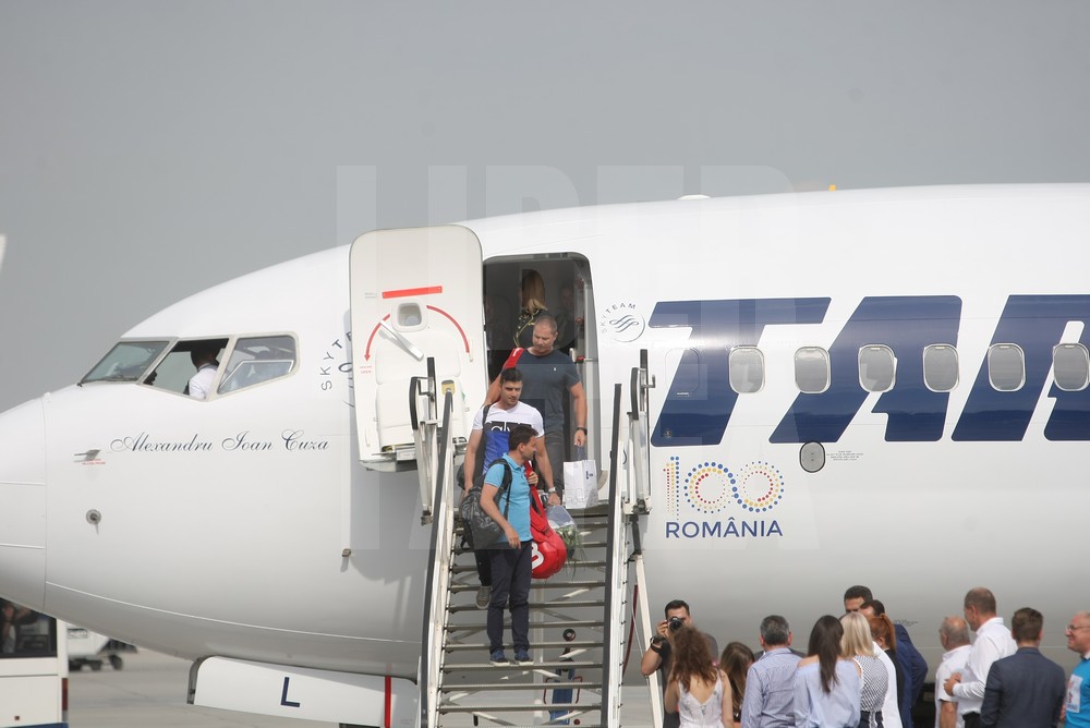 VIDEO&FOTO. Sosirea Simonei Halep în România după ce a câștigat Roland Garros 2018. Așteptată pe covorul roșu!