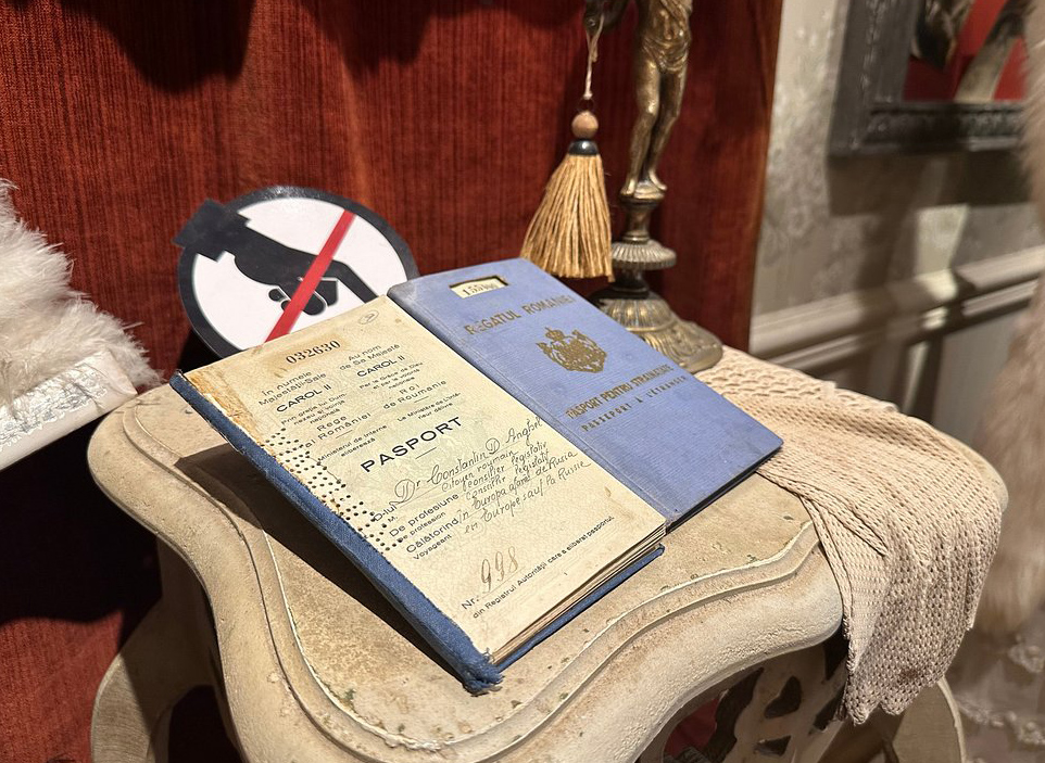 „Ciudatul” din Centrul Vechi al Bucureștiului. O crâșmă cu mici? Nu, Muzeul Micului Paris. Locul 2 pe Tripadvisor