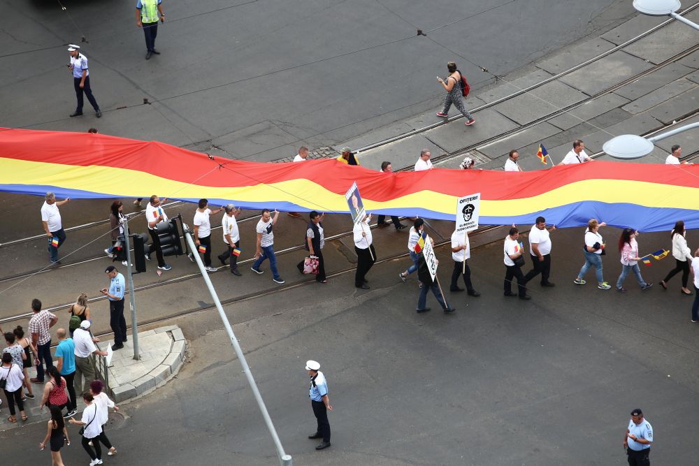 FOTO&VIDEO / Cum s-a desfăşurat mitingul PSD. Peste 100.000 de oameni au umplut Piaţa Victoriei