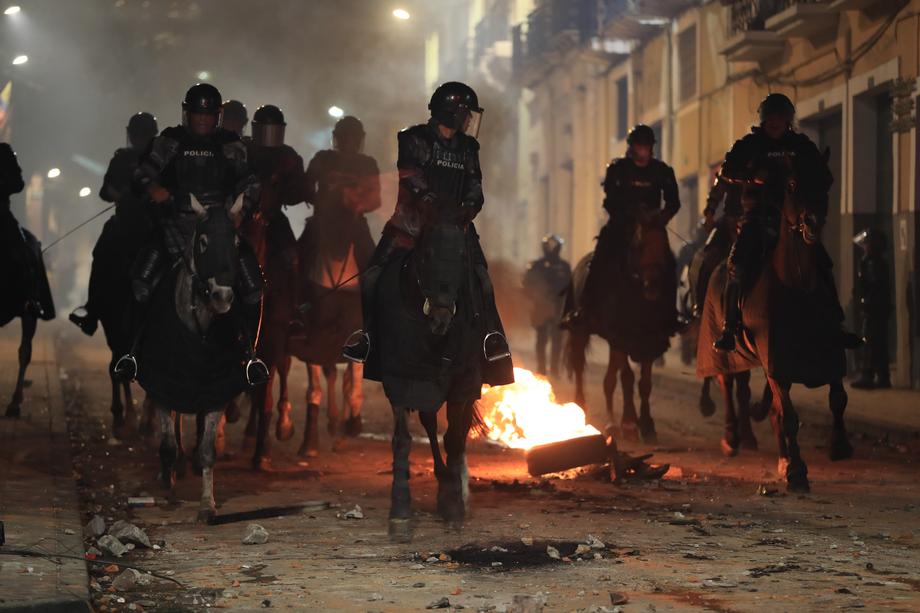 Proteste violente în Ecuador. Președintele a declarat stare de urgență