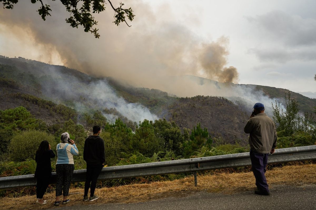 Șapte morți, între ei trei pompieri, și 40 de răniți, în incendiile de vegetație din Portugalia. Guvernul a declarat situație de „calamitate”