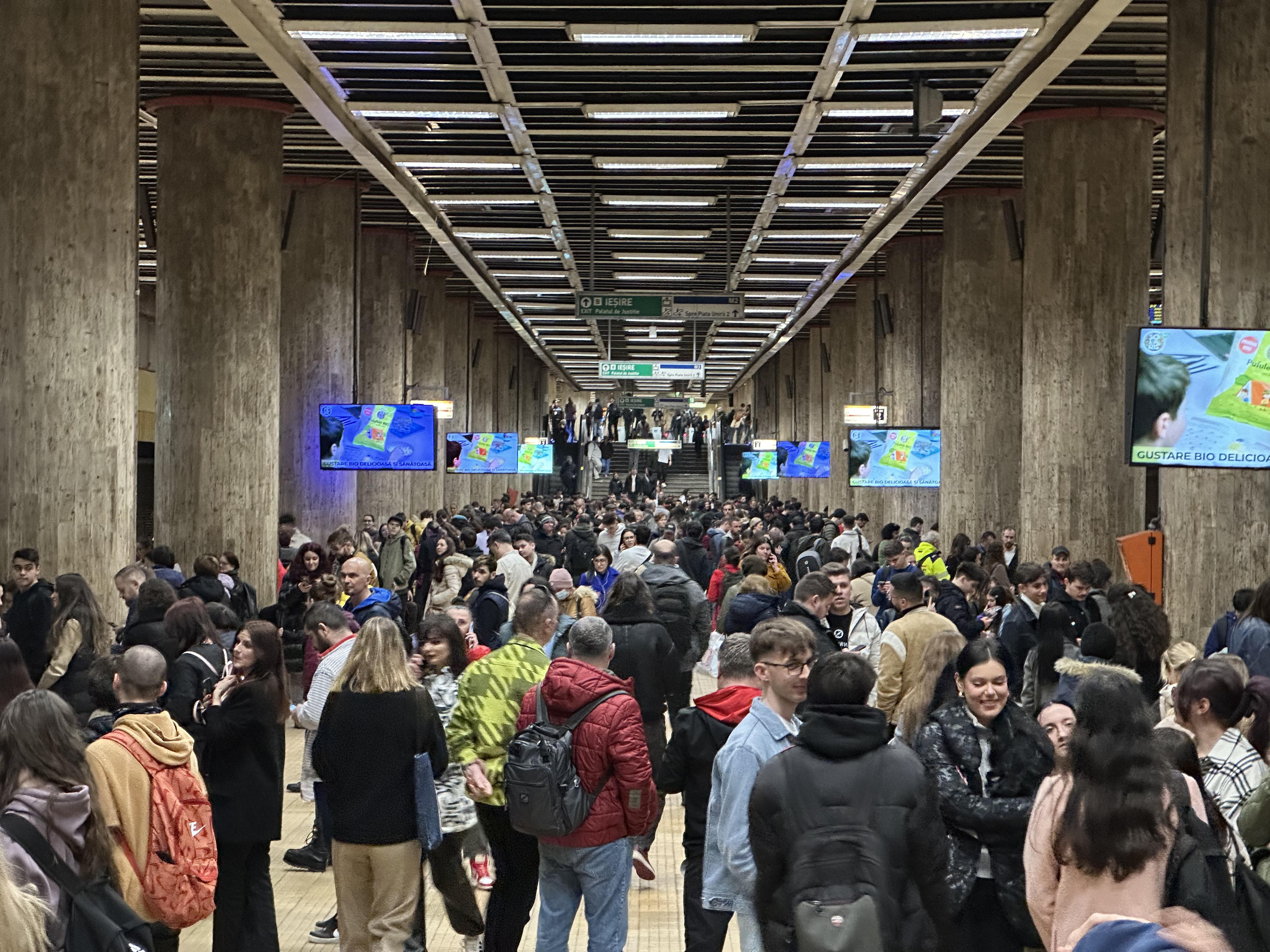 Haos la metrou pe magistralele 1 și 3, după ce două trenuri s-au tamponat în stația Timpuri Noi. Reacția Metrorex