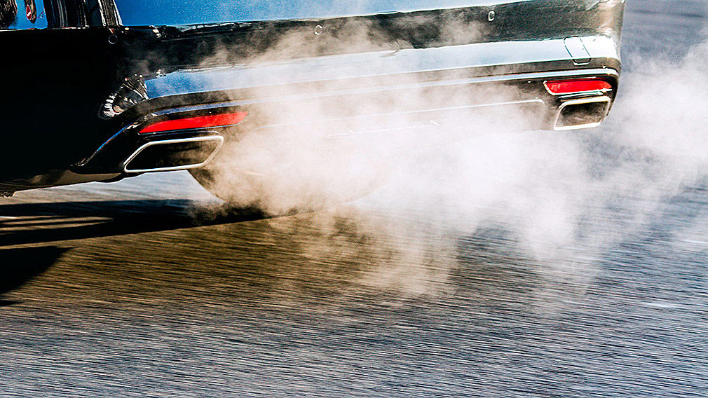 Ne melegítse be a motort, főként ne az utasteret a hideg időben! Van ettől sokkal jobb megoldás, hogy ne fagyjon meg a kocsiban