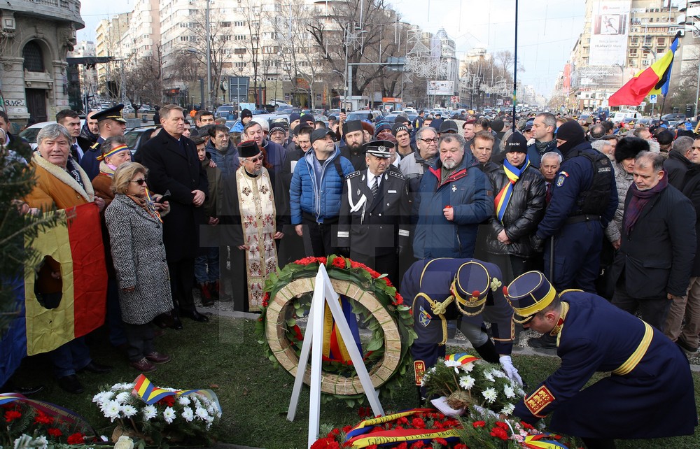 Preşedintele Iohannis a participat la ceremonia dedicată victimelor Revoluţiei, în Piaţa Universităţii / FOTO&VIDEO