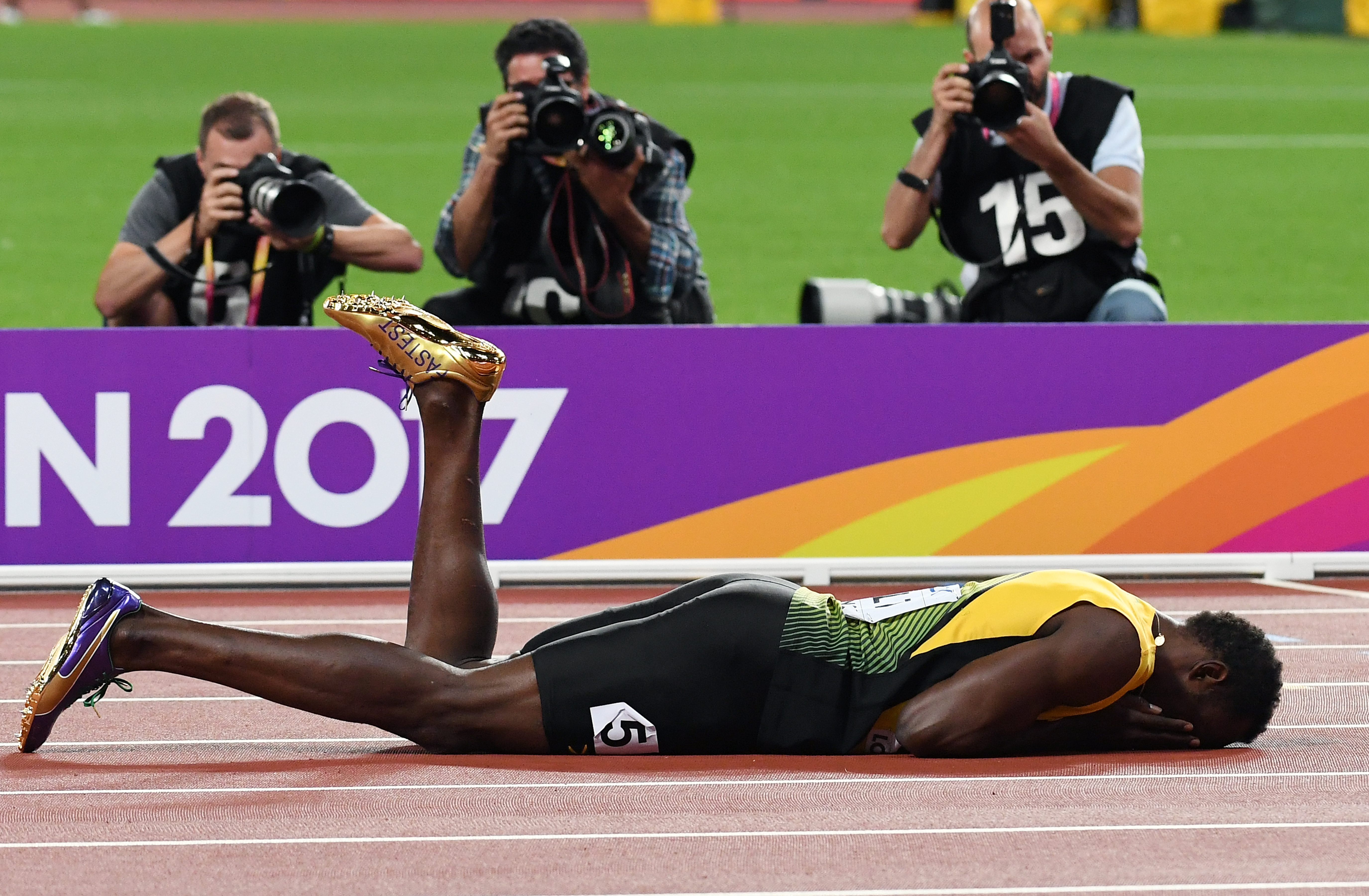 Fiasco Bolt! Marele atlet jamaican s-a accidentat în ultima sa cursă, finala de 4x100 metri de la Mondialele de atletism câștigată de Marea Britanie