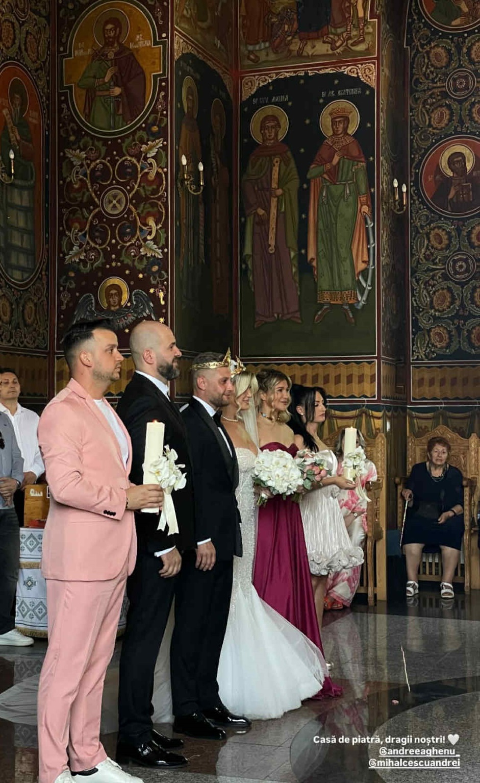 Imagini cu Lora și Ionuț Ghenu, nași de cununie pentru sora lui. Cântăreața nu s-a abținut și a cântat la nunta cumnatei sale